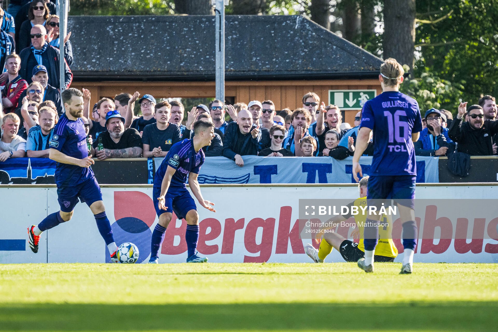 Djurgårdens Samuel Dahl reagerar mot Mjällbys Herman