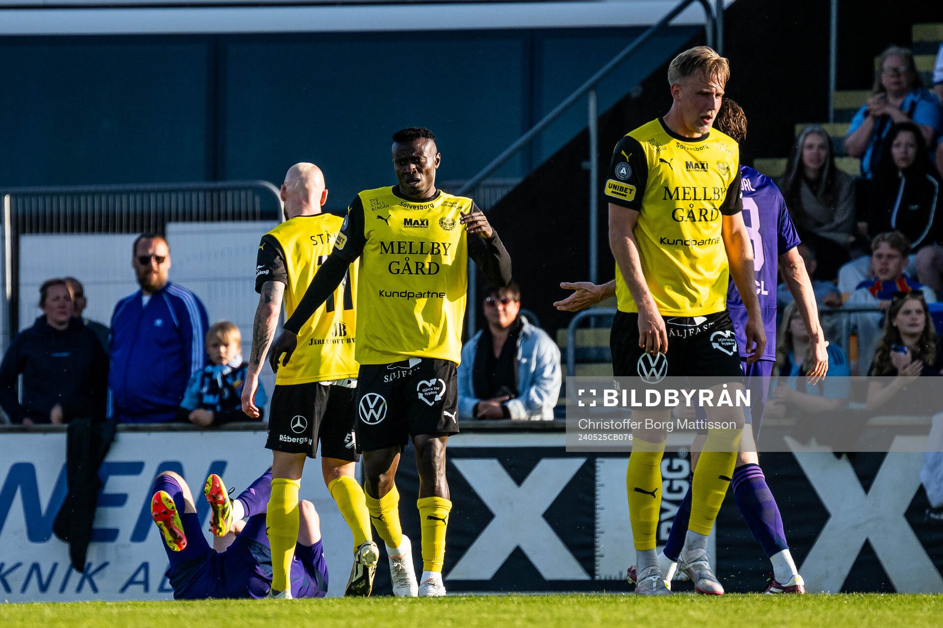 Mjällbys Silas Nwankwo och Herman Johansson deppar