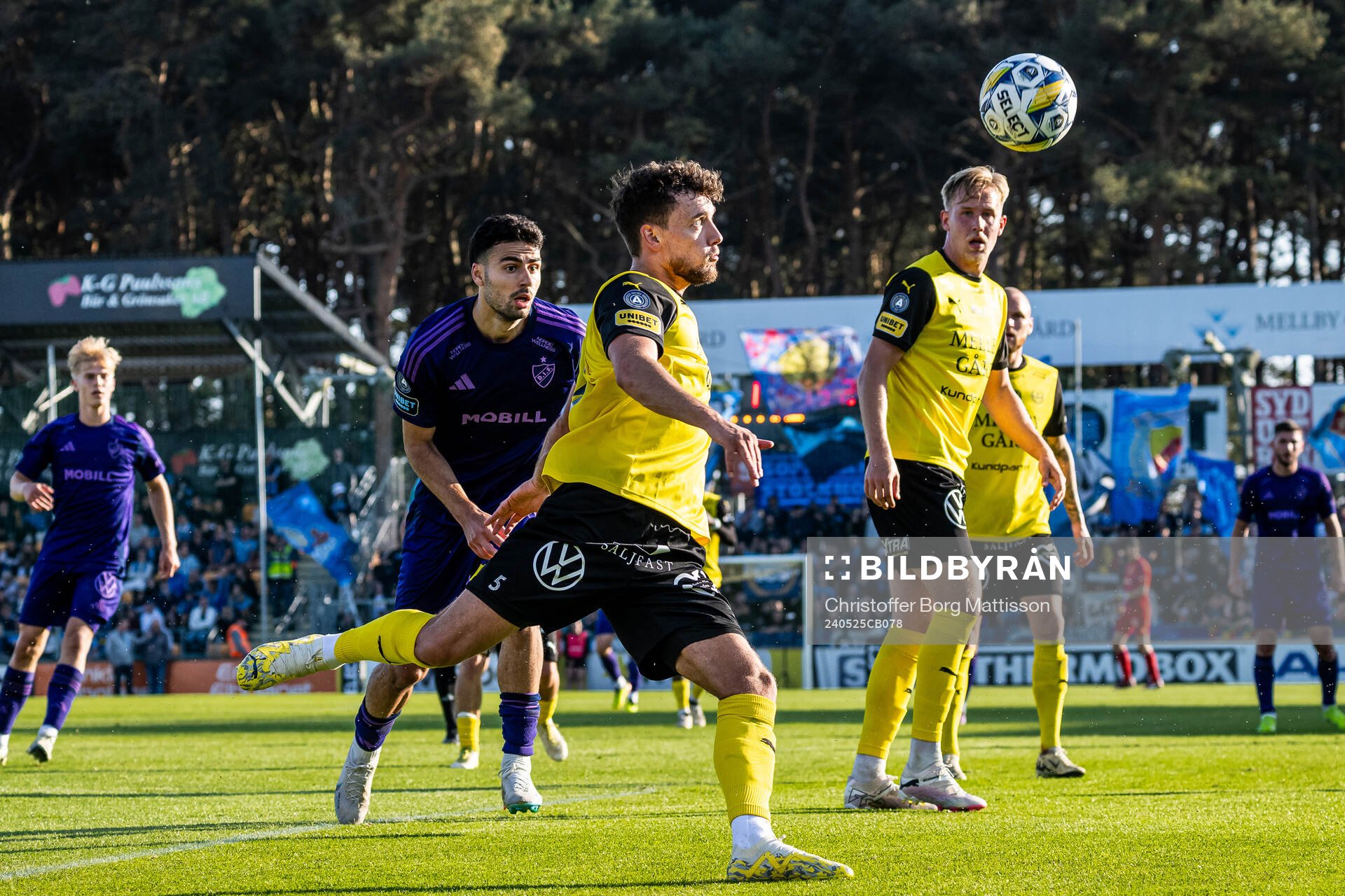 Djurgårdens Deniz Hummet och Mjällbys Colin Rösler