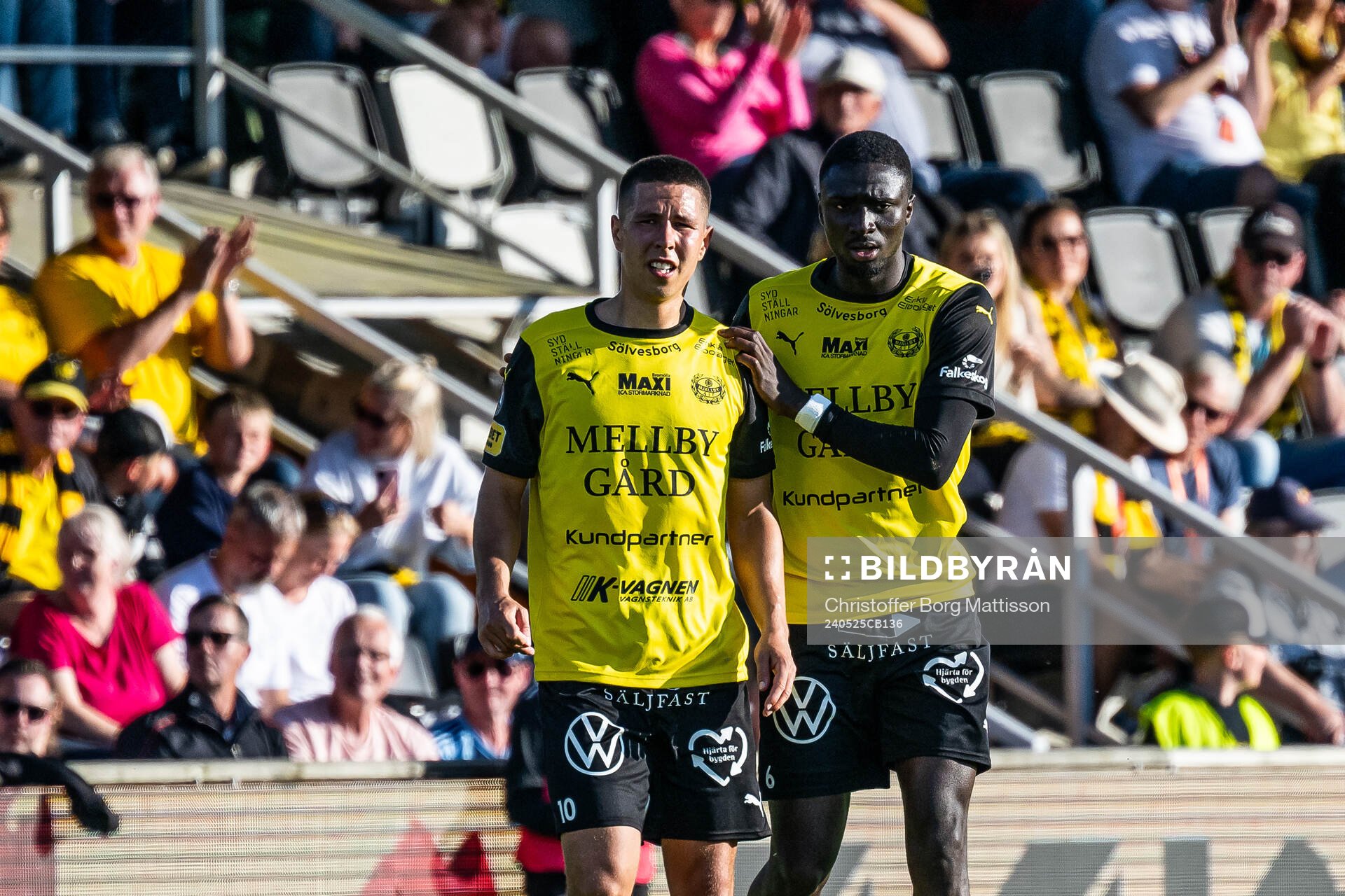 Mjällbys Nicklas Røjkjær och Seedy Imam Jagne deppar