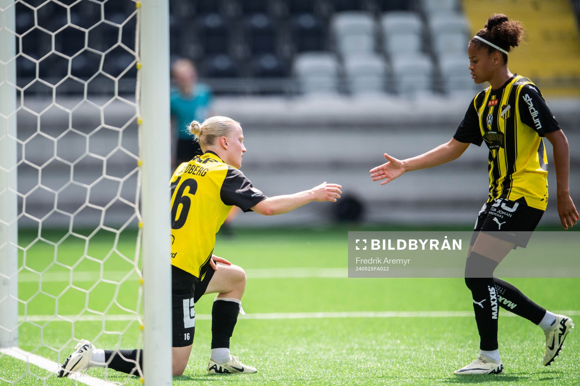 Häckens Anna Sandberg och Felicia Schröder