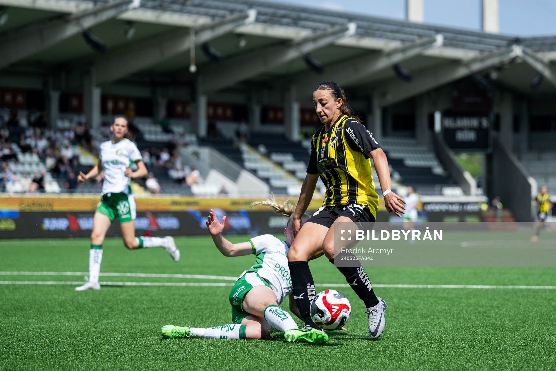 Hammarbys Emilie Joramo och Häckens Rusul Rosa Kafaji