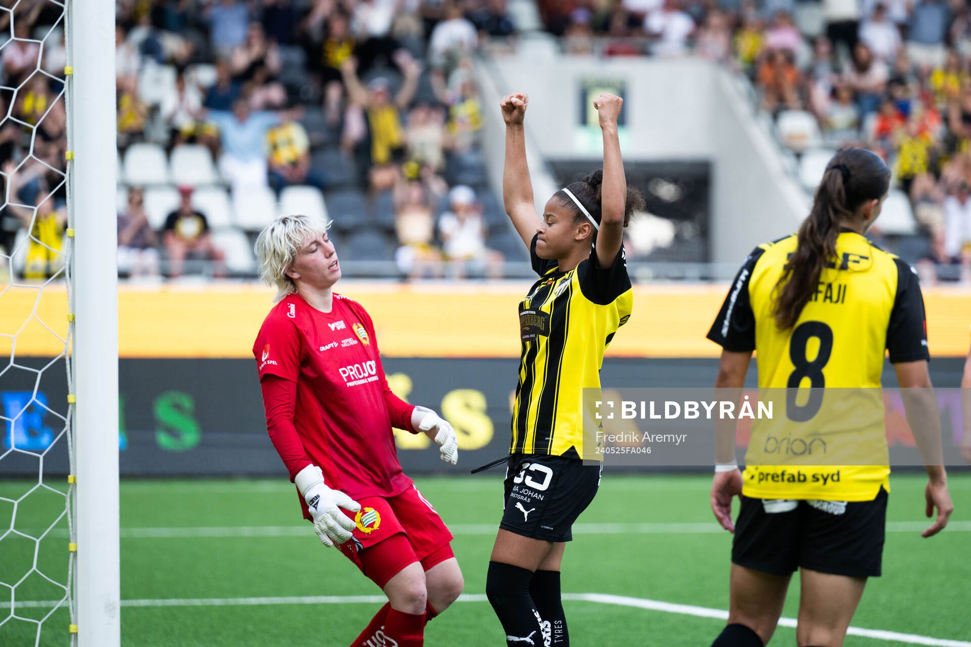 Häckens Felicia Schröder jublar