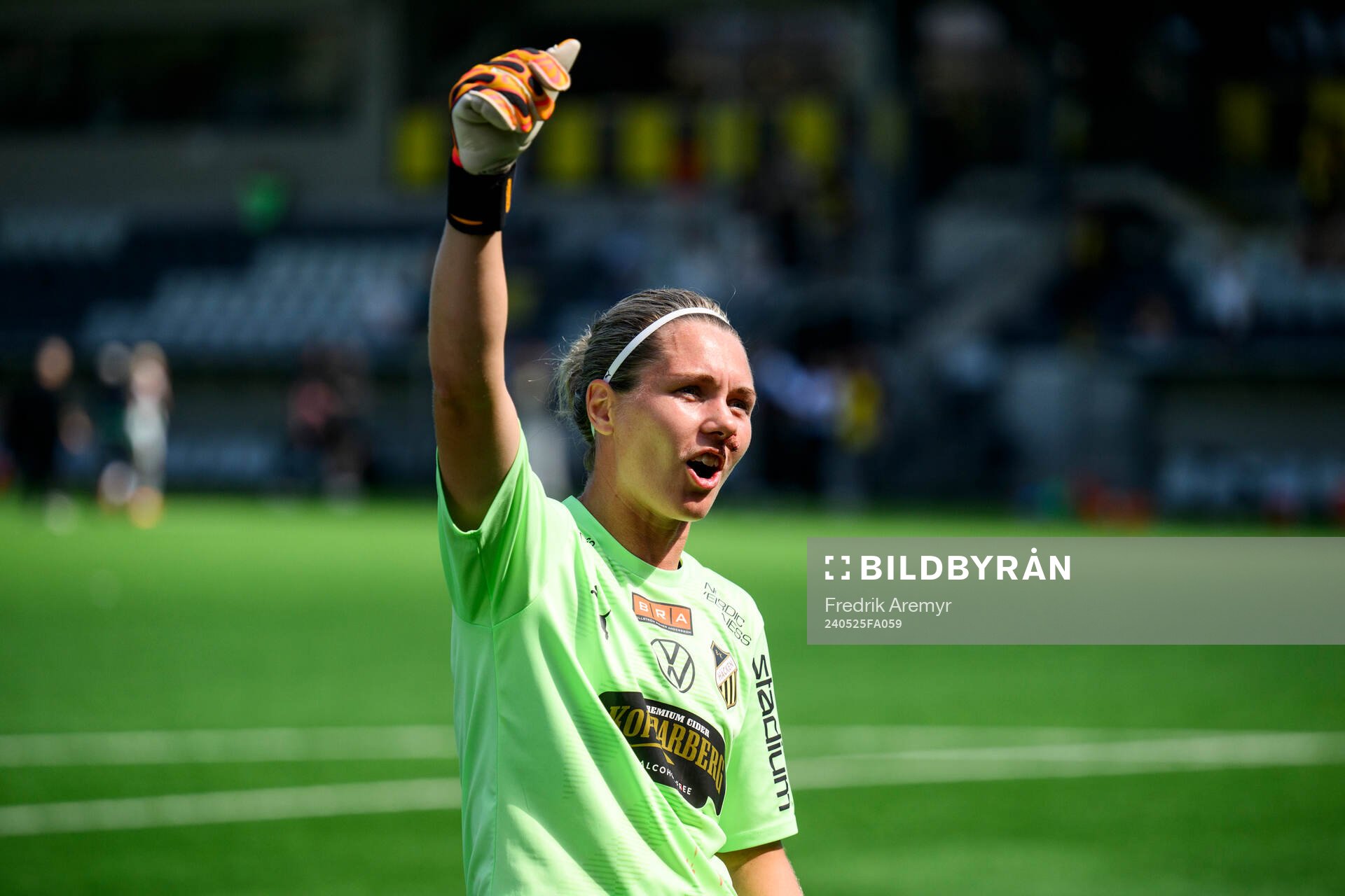 Häckens målvakt Jennifer Falk jublar efter fotbollsmatchen i Damallsvenskan mellan Häcken och Hammarby den 25 maj 2024 i Göteborg. 