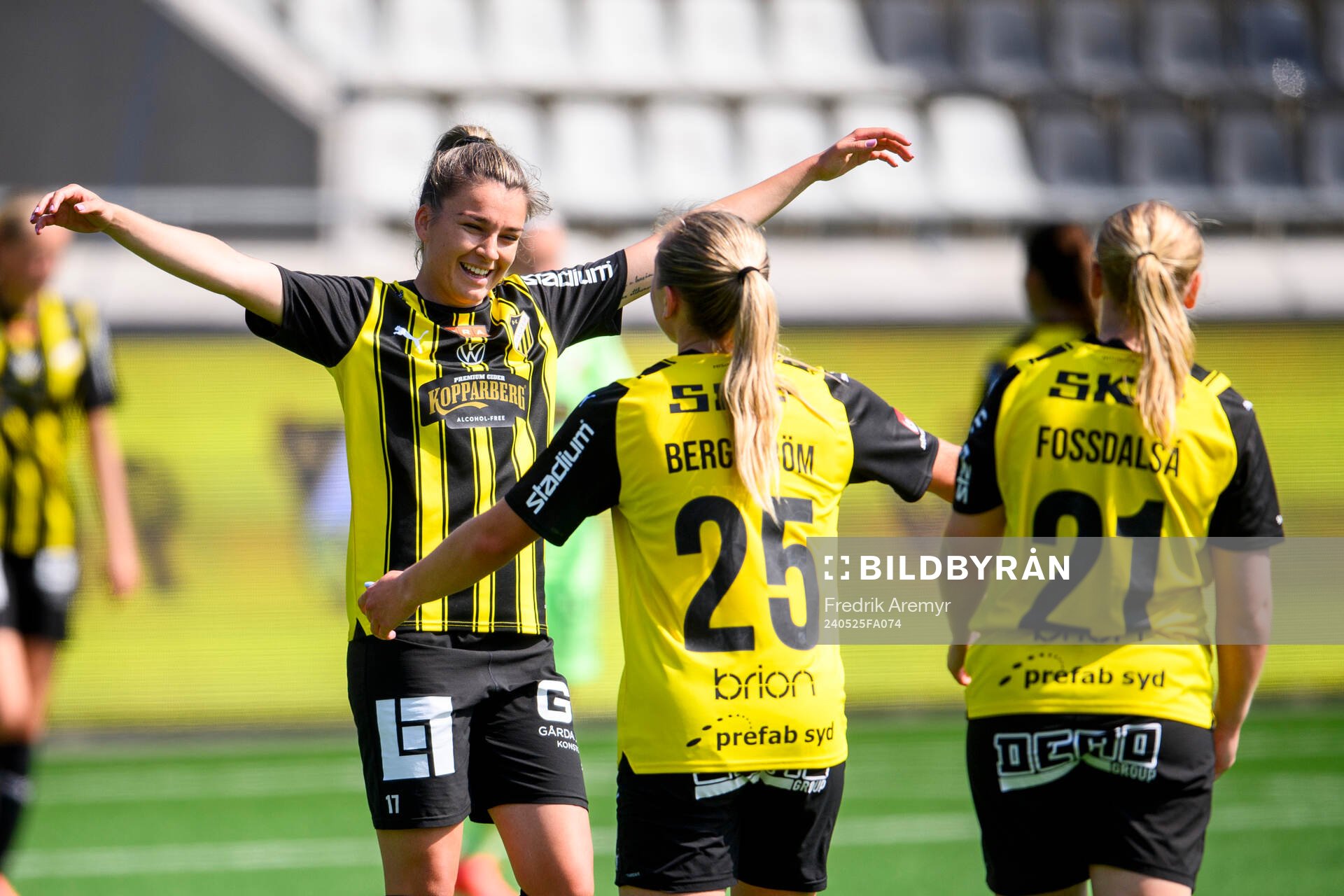 Häckens Anna Csiki , Alice Bergström  och Johanna
