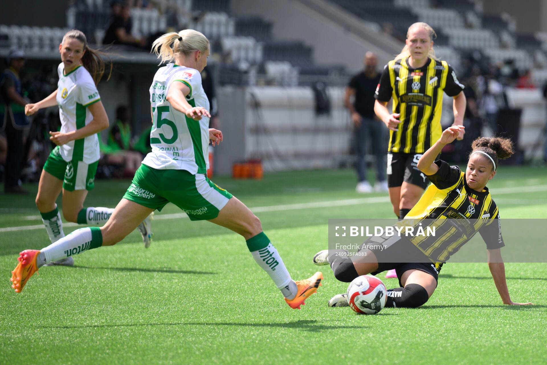 Hammarbys Jonna Andersson och Häckens Felicia Schröder