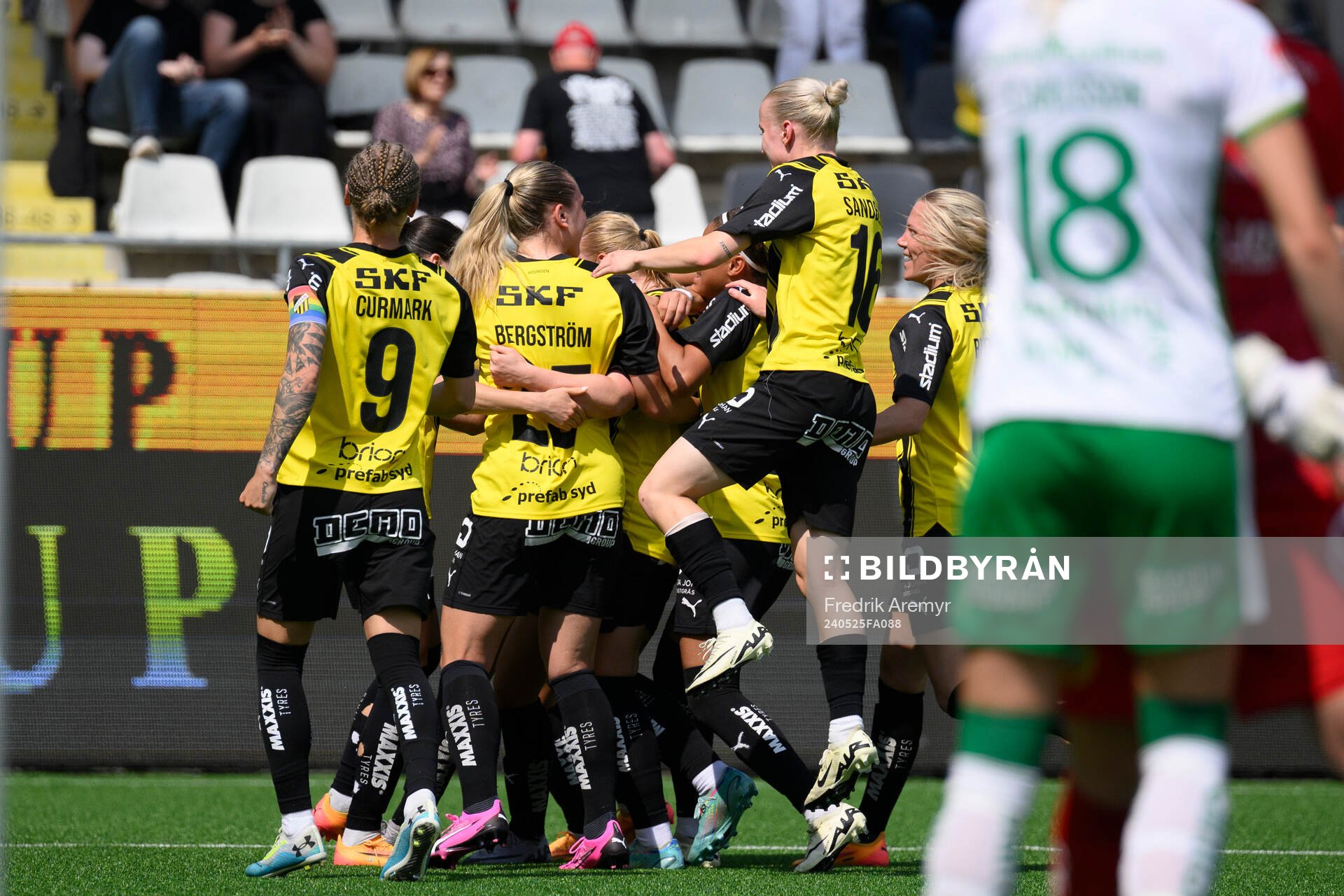 Häckens spelare jublar
