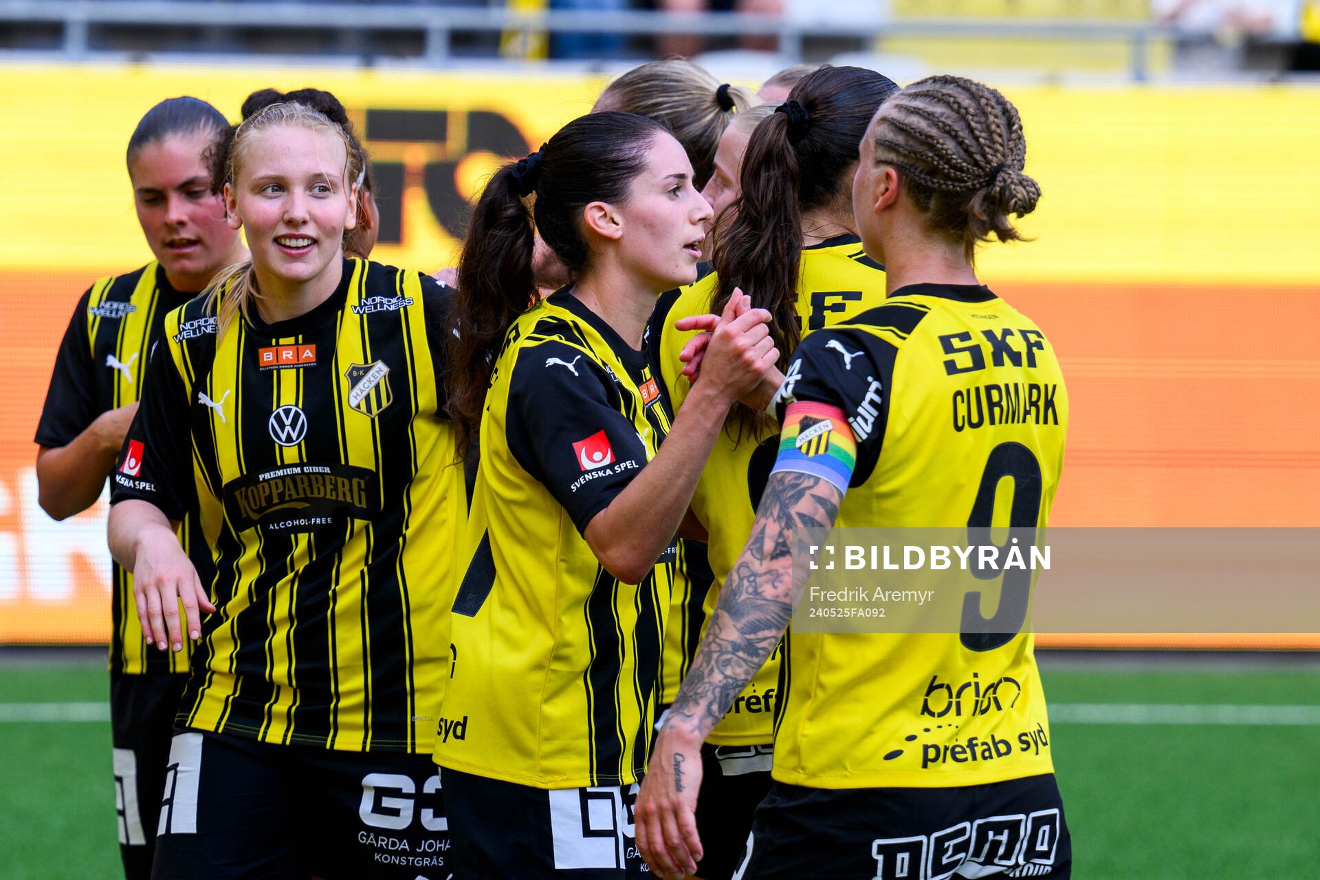 Häckens spelare jublar