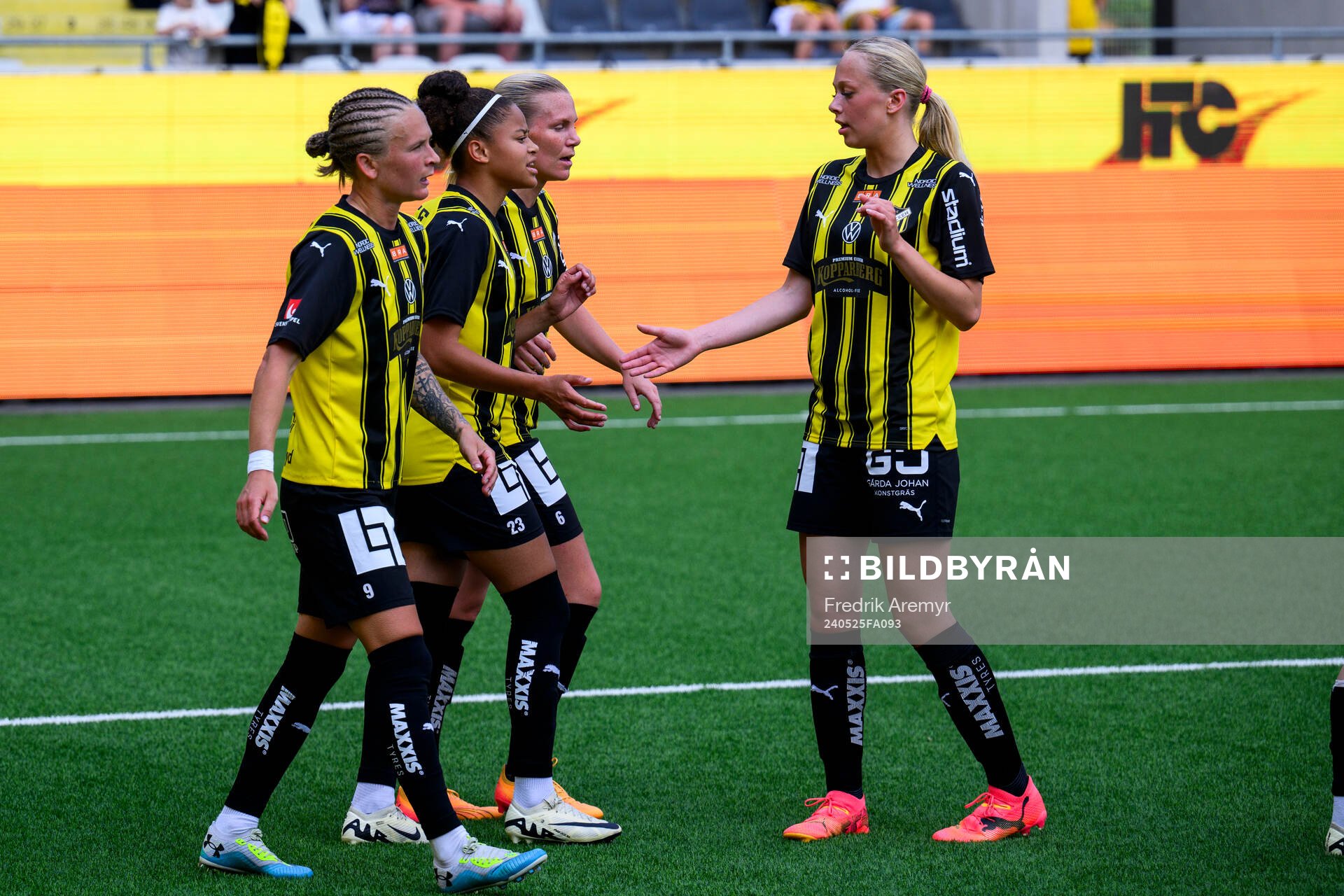 Häckens målskytt Felicia Schröder jublar