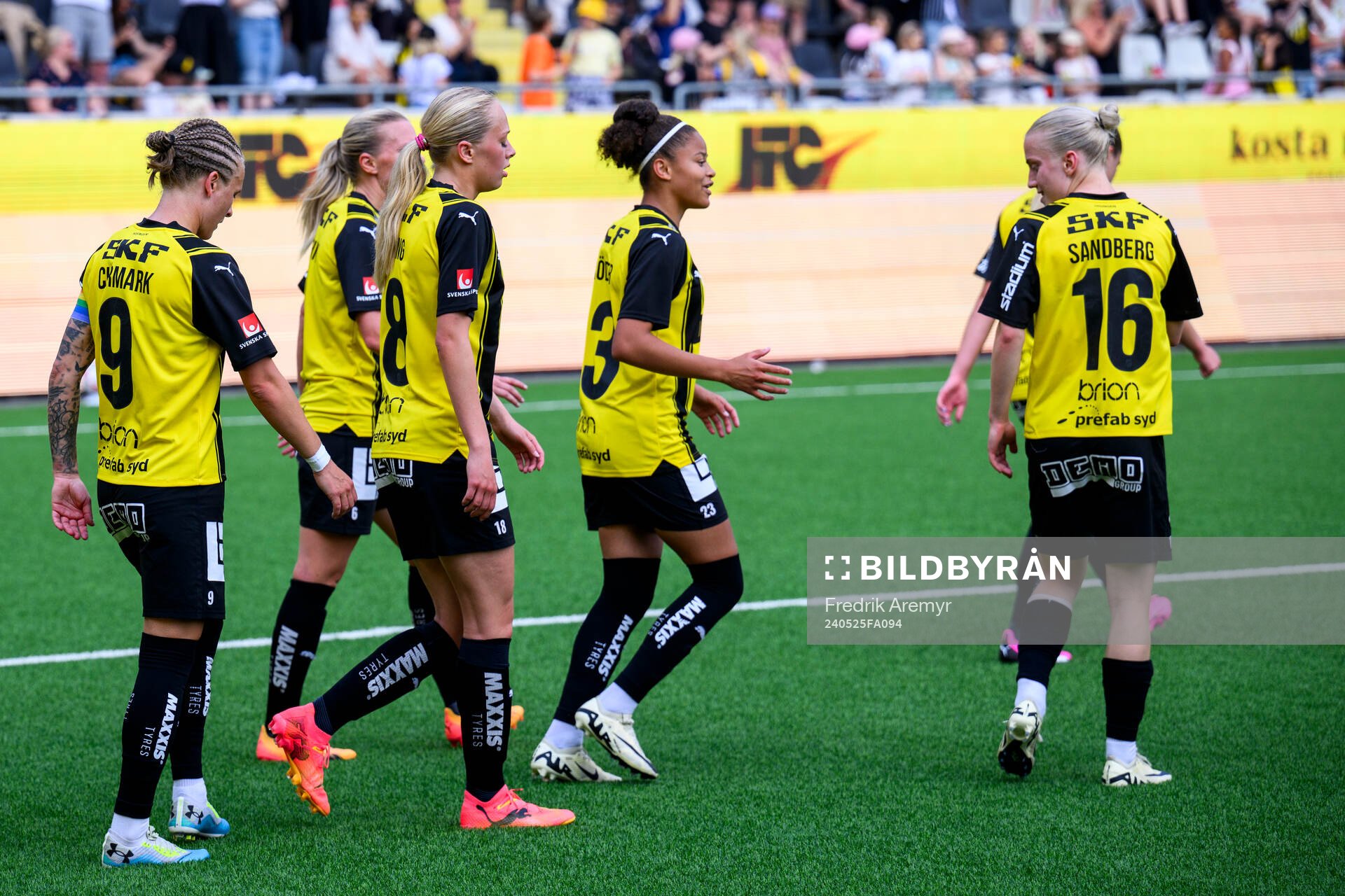 Häckens målskytt Felicia Schröder jublar