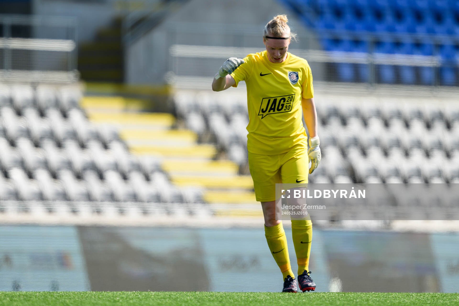 Eskilstuna Uniteds Hedvig Lindahl jublar