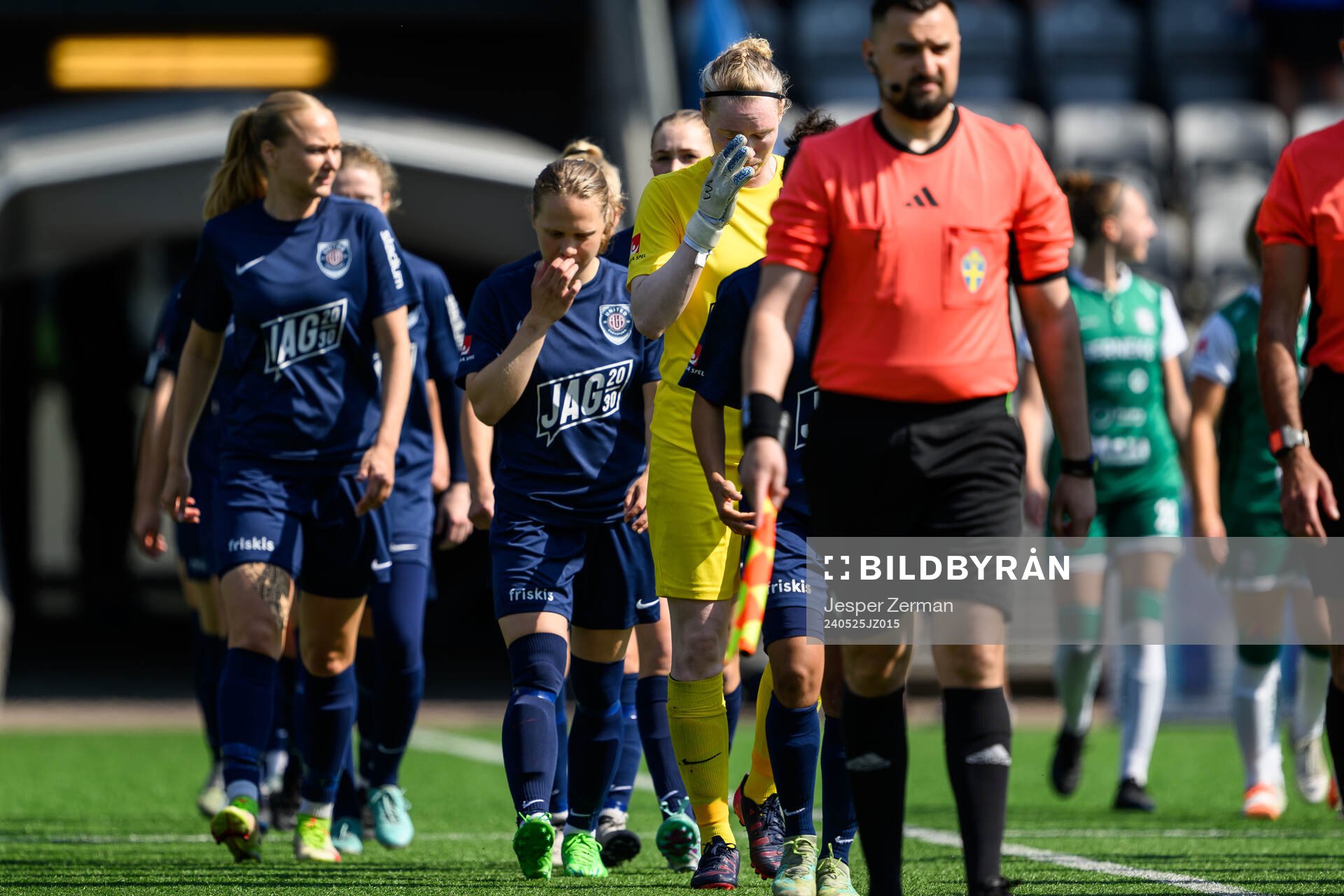 Eskilstuna Uniteds Hedvig Lindahl med tårar i ögonen