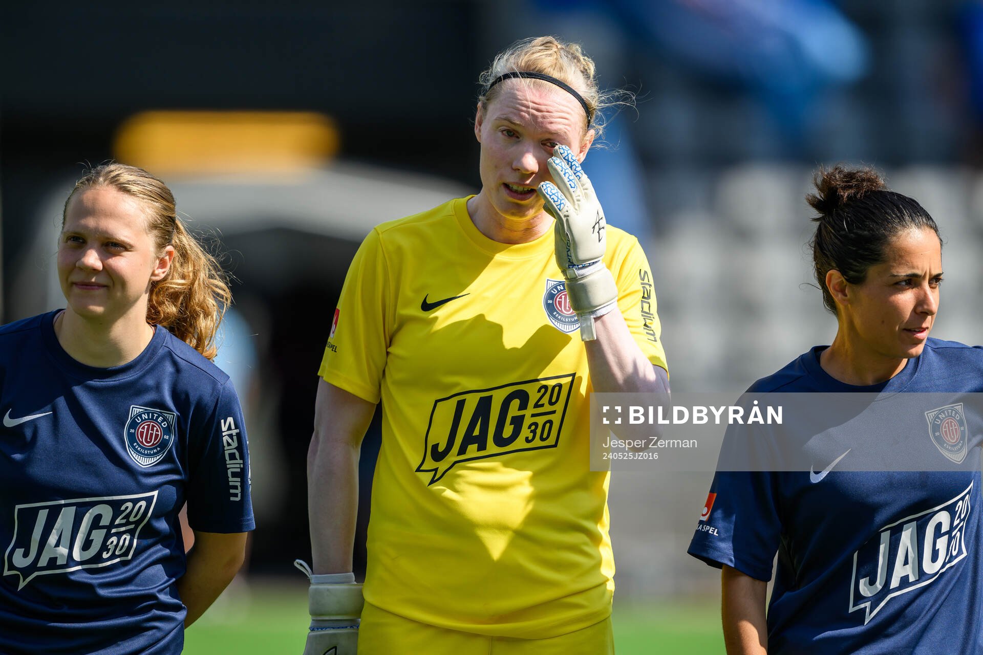Eskilstuna Uniteds Hedvig Lindahl med tårar i ögonen