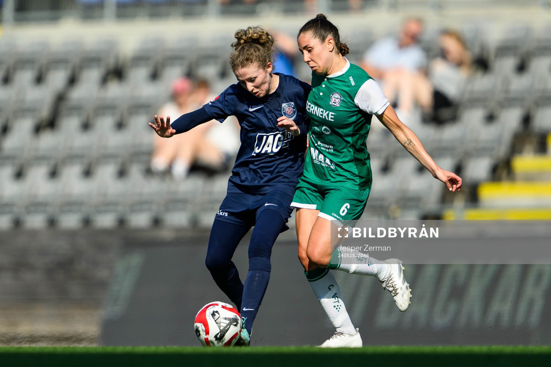 Eskilstuna Uniteds Nicole Robertson och Alingsås Johanna