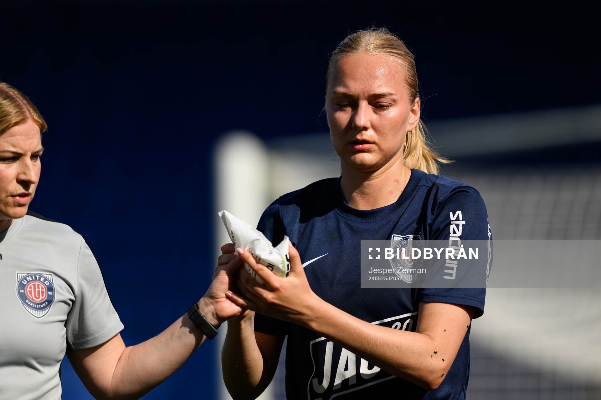 Eskilstuna Uniteds Alexandra Benediktsson har ont