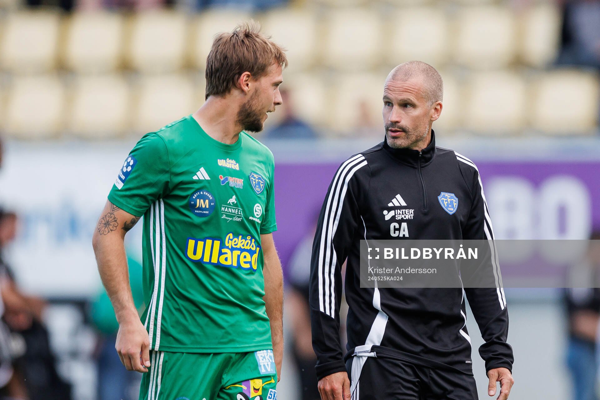 Falkenbergs målvakt Anton Andersson och tränare Christoffer Andersson efter fotbollsmatchen i Ettan södra mellan Falkenberg och Oskarshamn den 25 maj 2024 i Falkenberg.