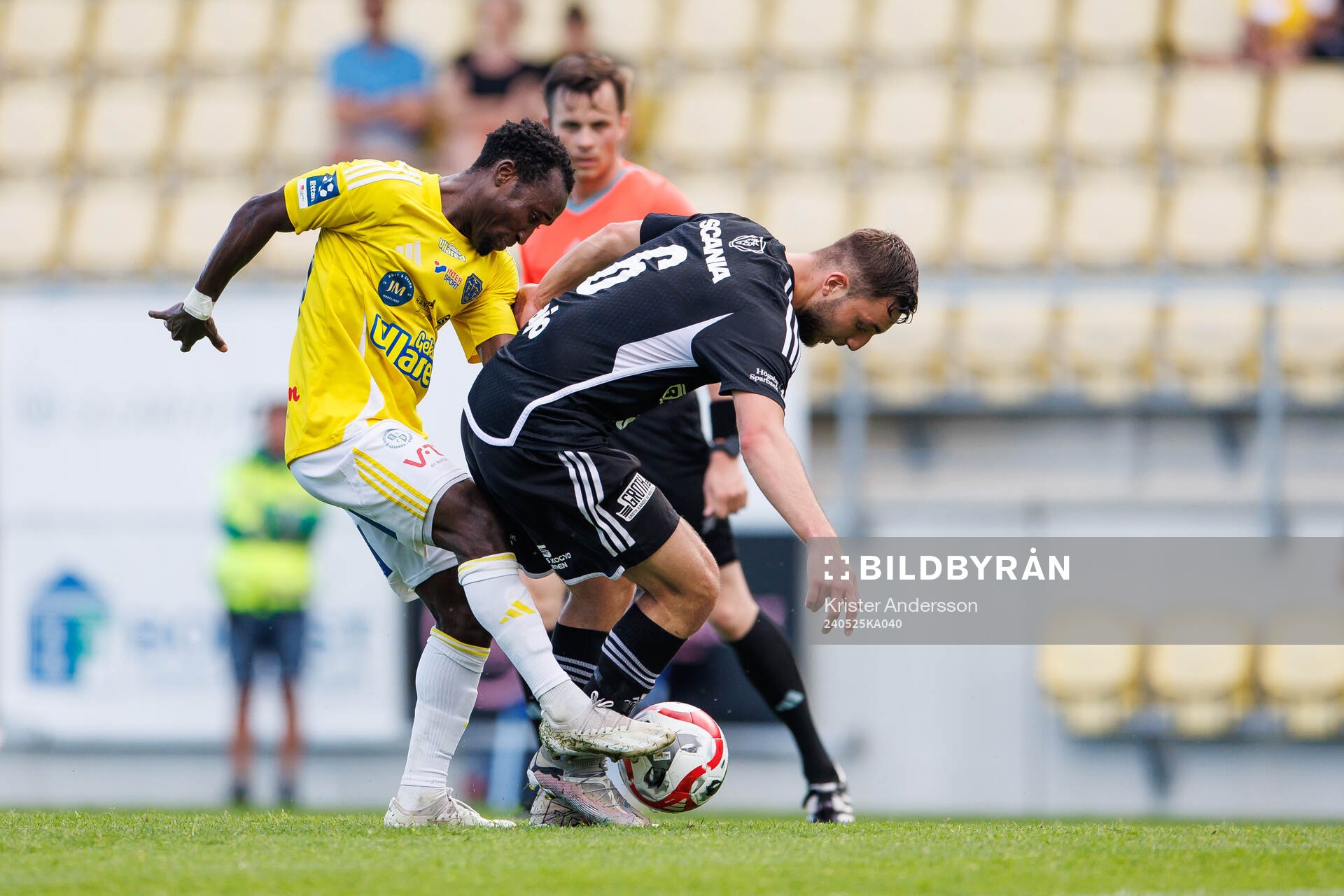 Falkenbergs Wanbe Godwin Aguda och Oskarshamns Ahmet Tuhral