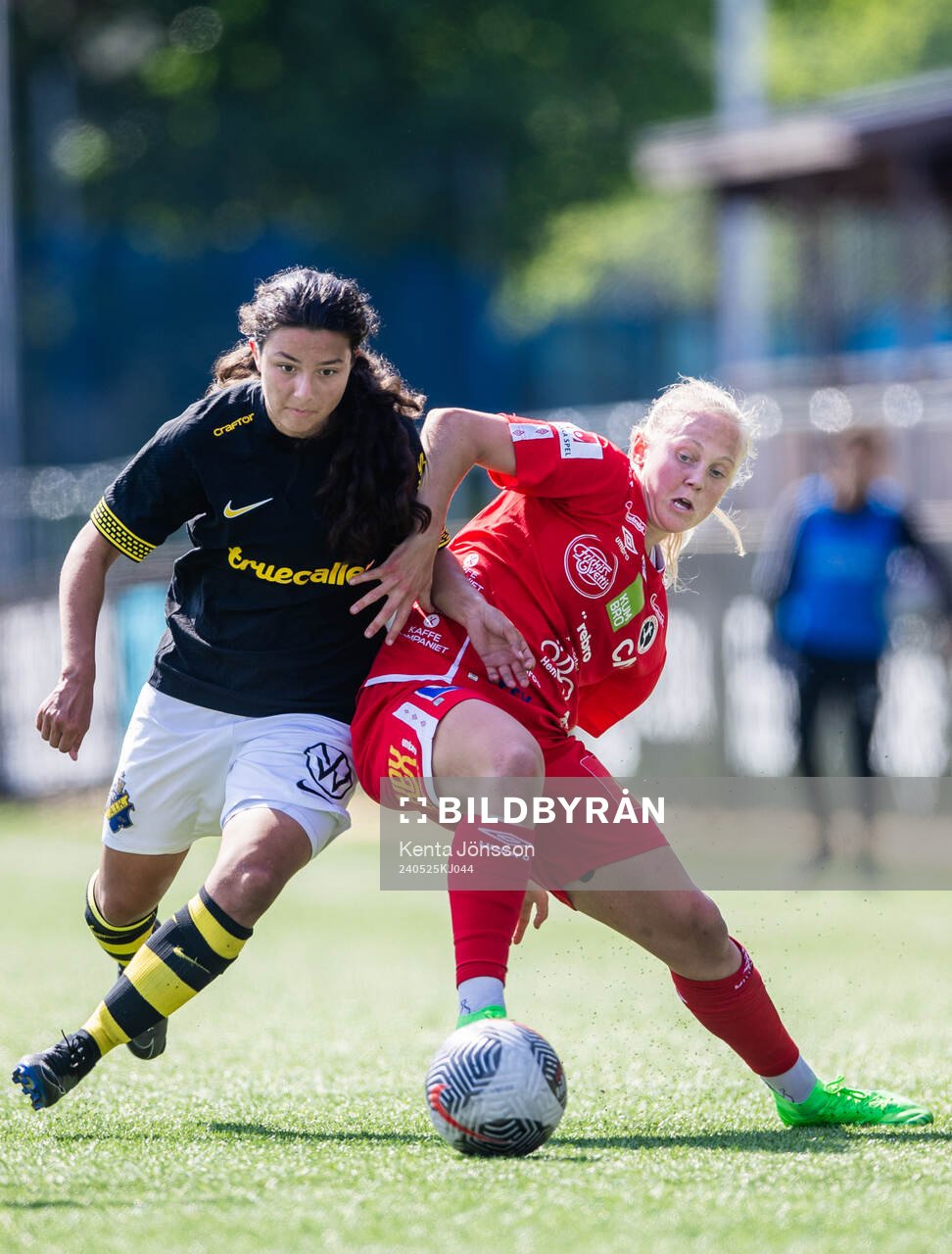 AIKs Annika Svensson och KIF Örebros Molly Johansson