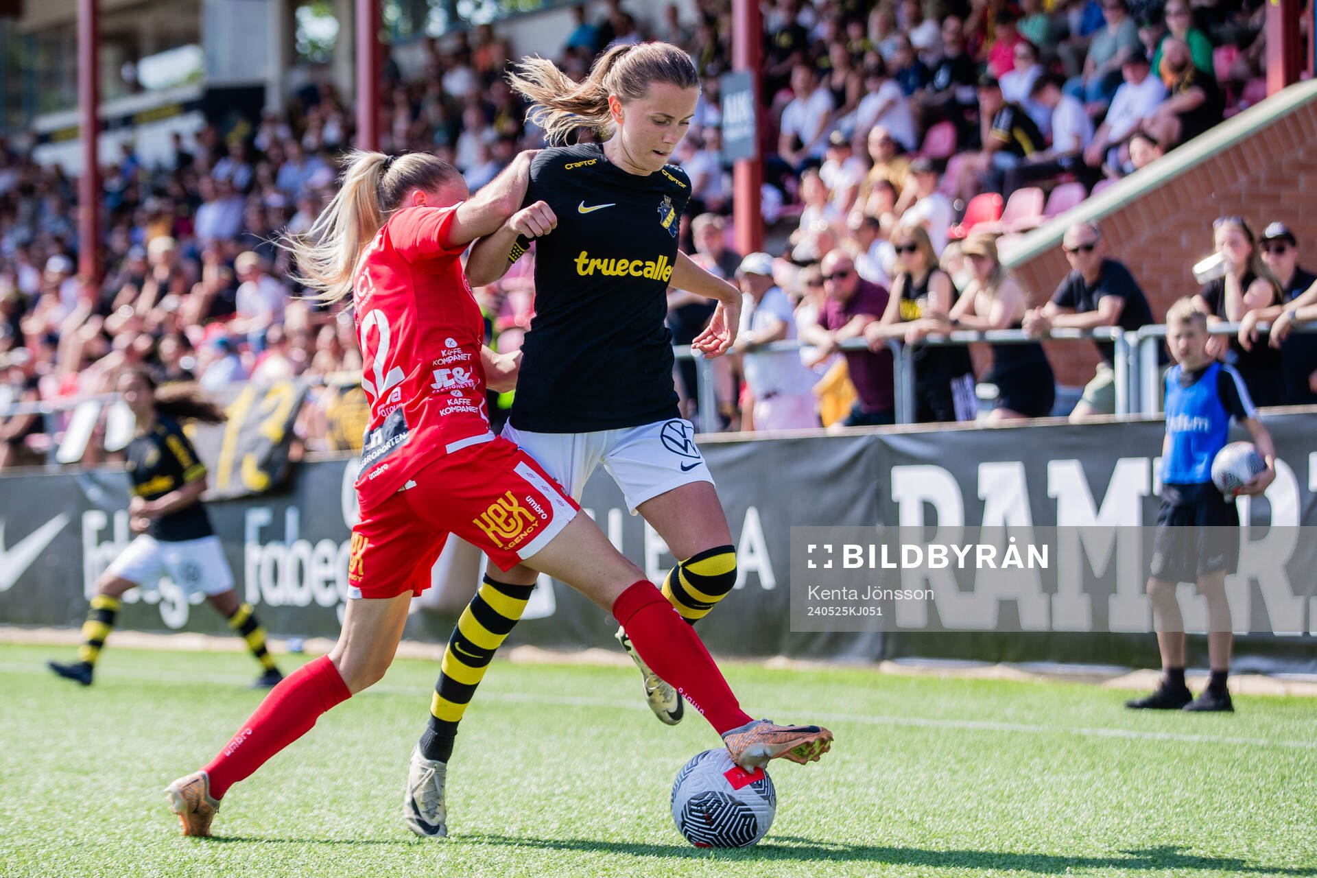 KIF Örebros Ida Björnberg och AIKs Adelisa Grabus