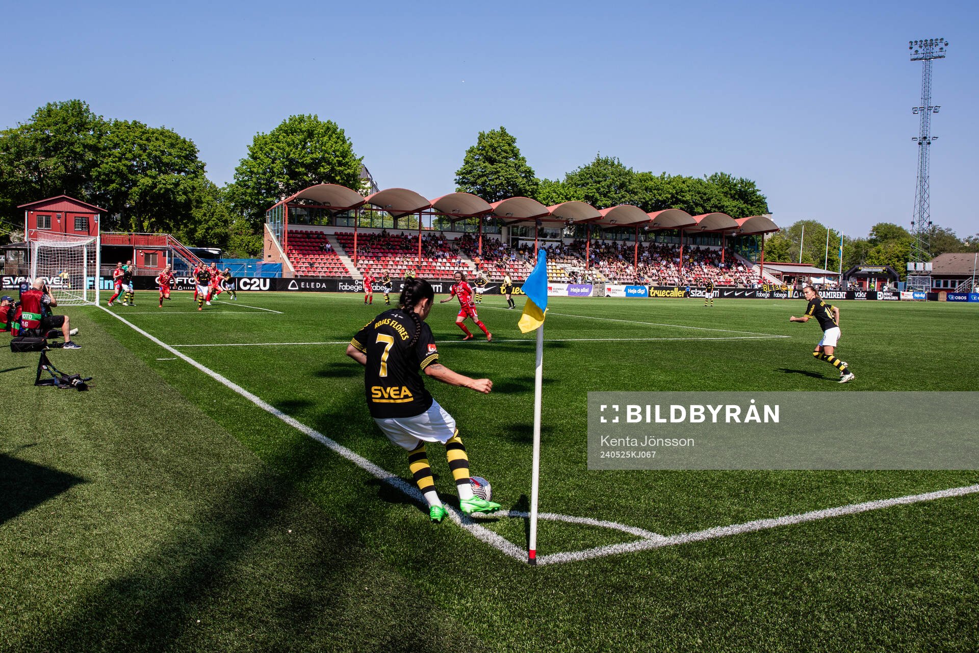 Skytteholms IP med AIKs Michelle Rojas Flores i förgrunden