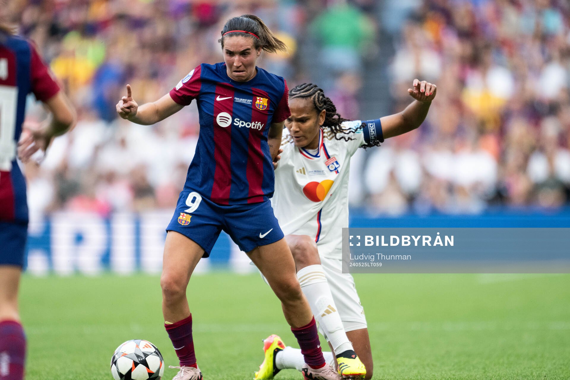 Mariona Caldentey of Barcelona and Wendie Renard of Lyon