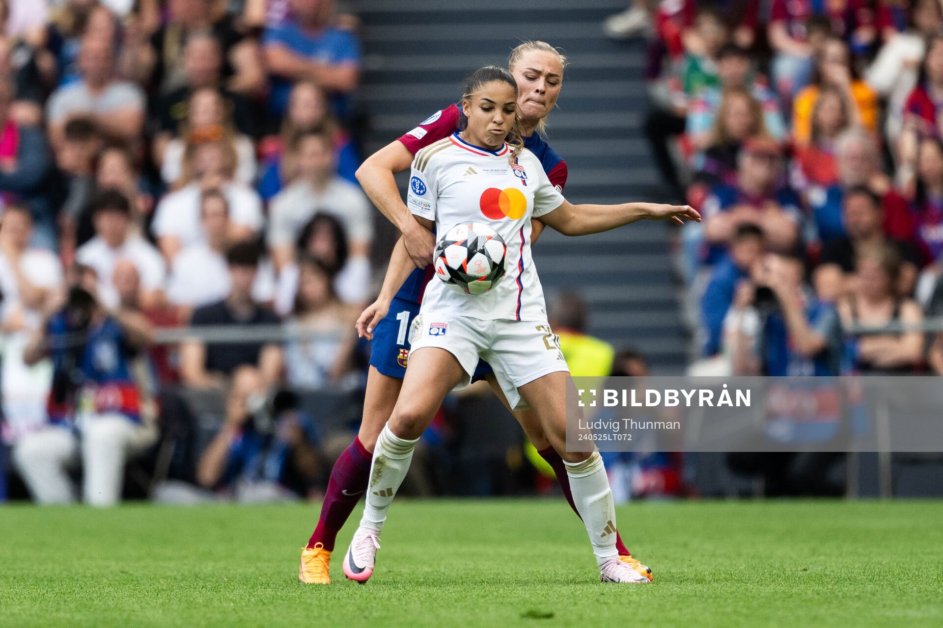 Delphine Cascarino of Lyon and Fridolina Rolfö of Barcelona