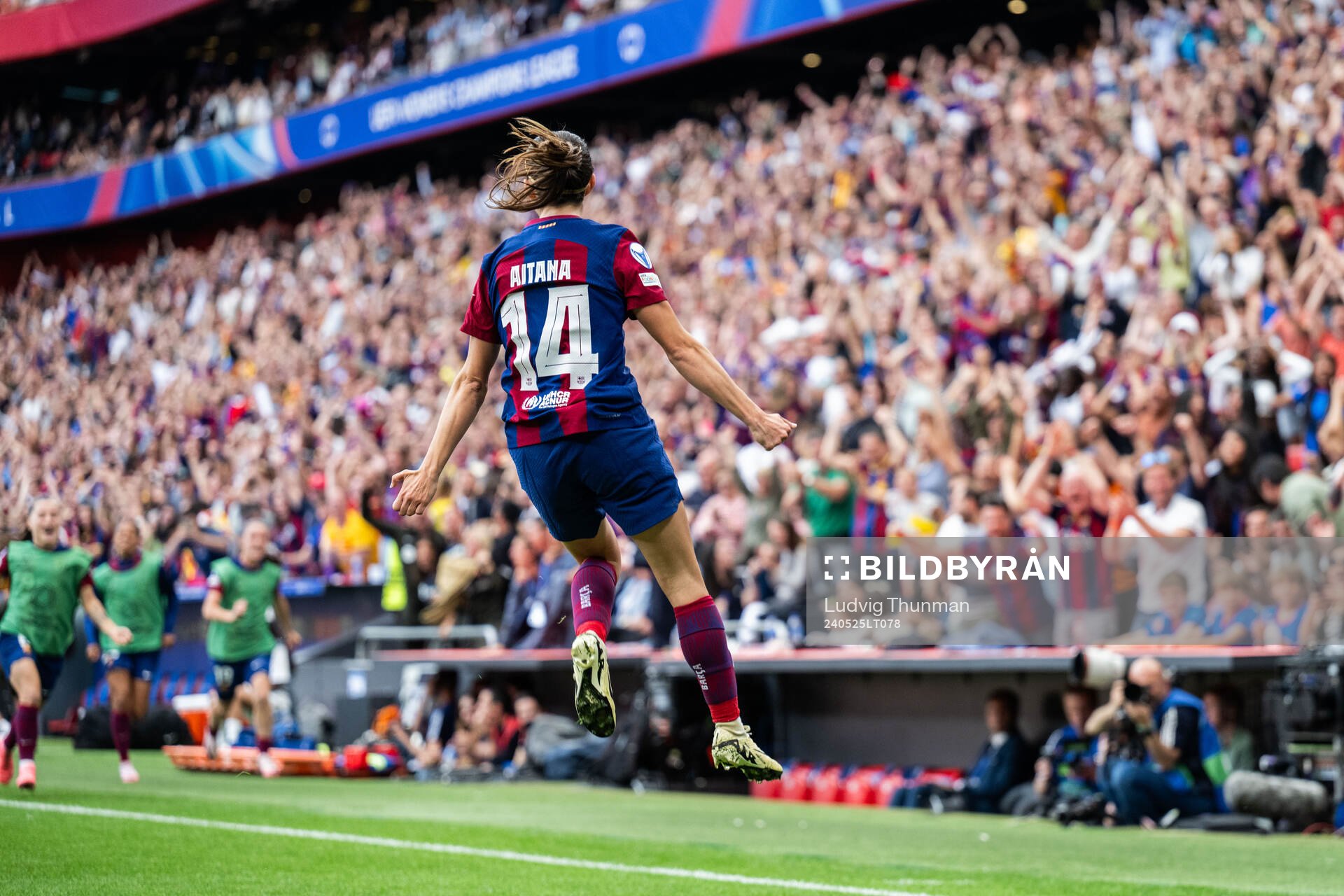 Aitana Bonmati of Barcelona celebrates