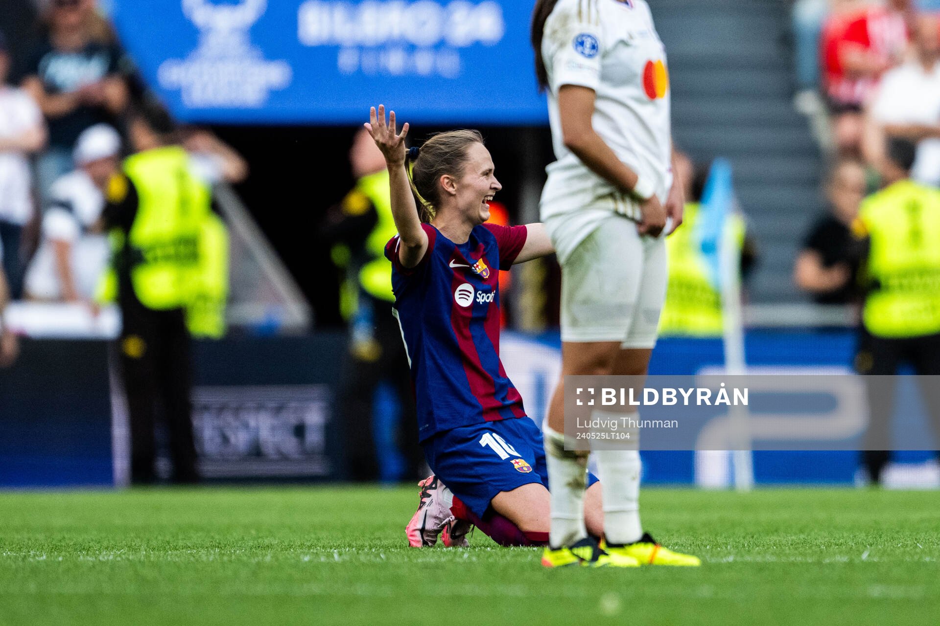 Caroline Graham Hansen of Barcelona celebrates