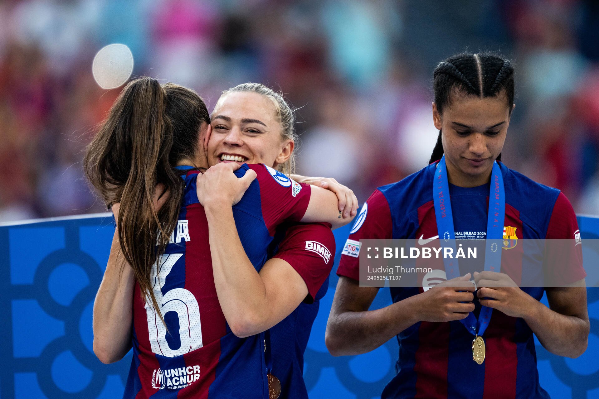 Fridolina Rolfö and Claudia Pina of Barcelona celebrate