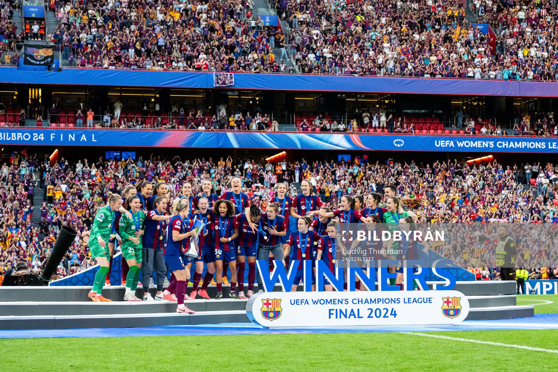 Players of Barcelona celebrate