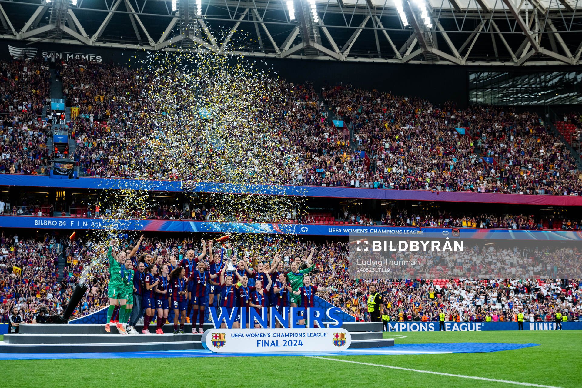 Players of Barcelona celebrate