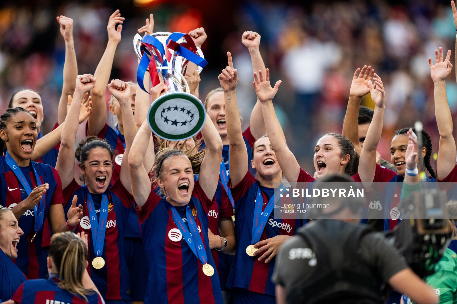 Players of Barcelona celebrate after the UEFA Women's Champions League final between Barcelona and Lyon on May 25, 2024 in Bilbao.