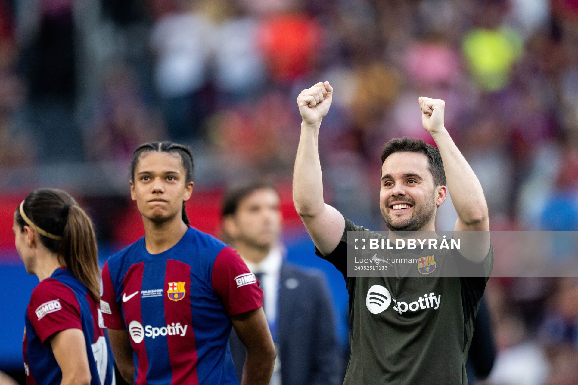 Head coach Jonatan Giráldez of Barcelona celebrates
