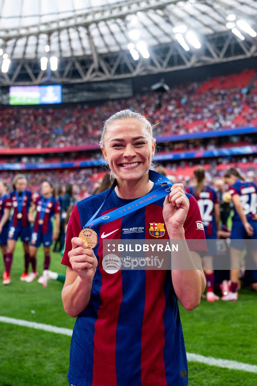 Fridolina Rolfö of Barcelona celebrates