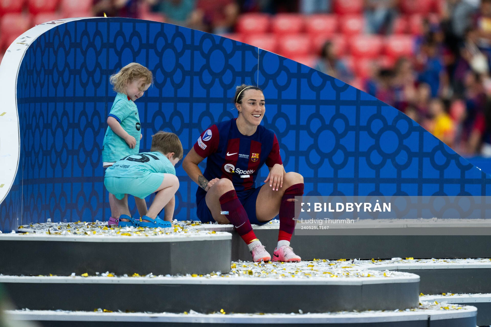 Lucy Bronze of Barcelona celebrates with family