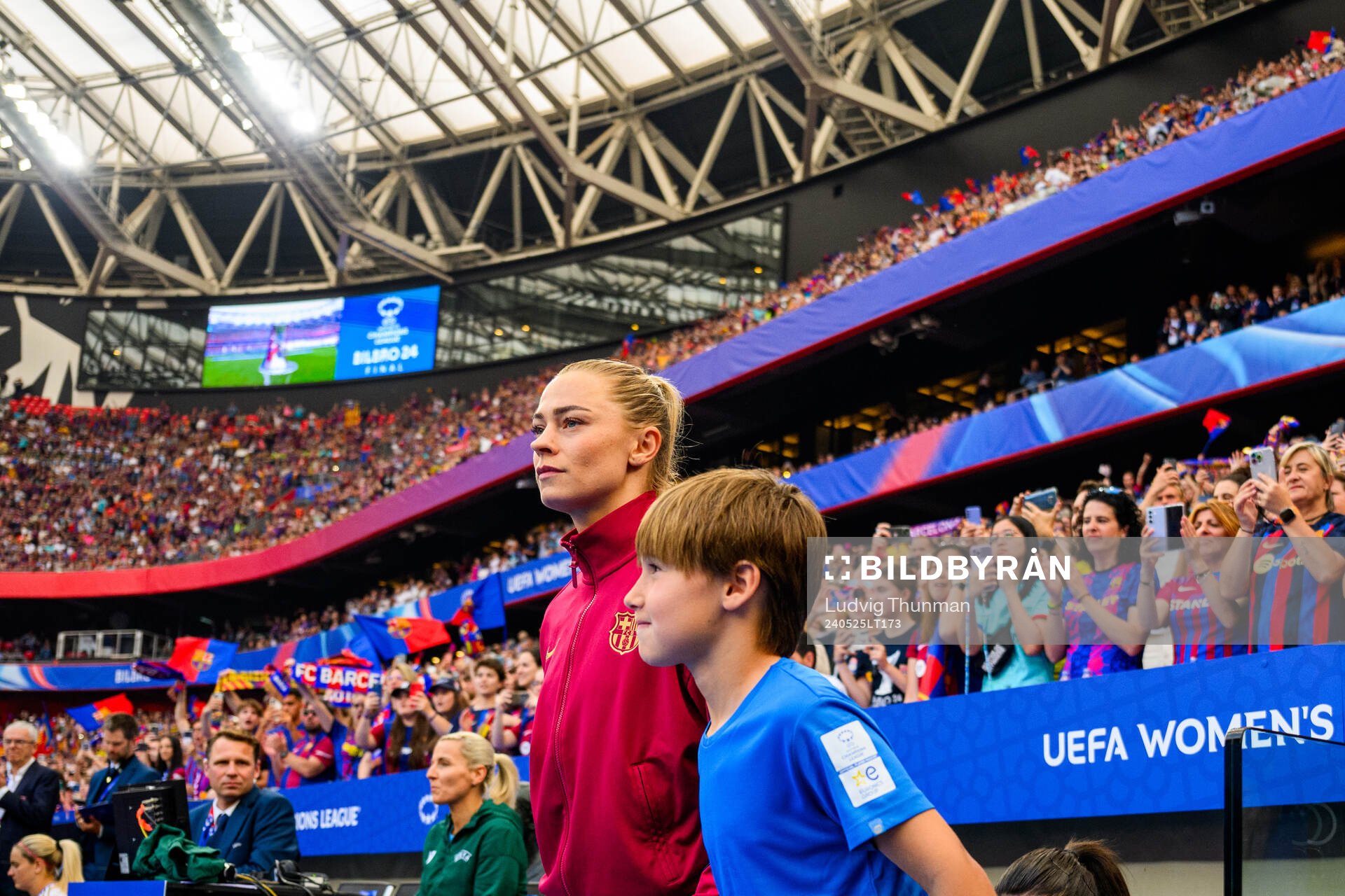 Fridolina Rolfö of Barcelona enters the pitch