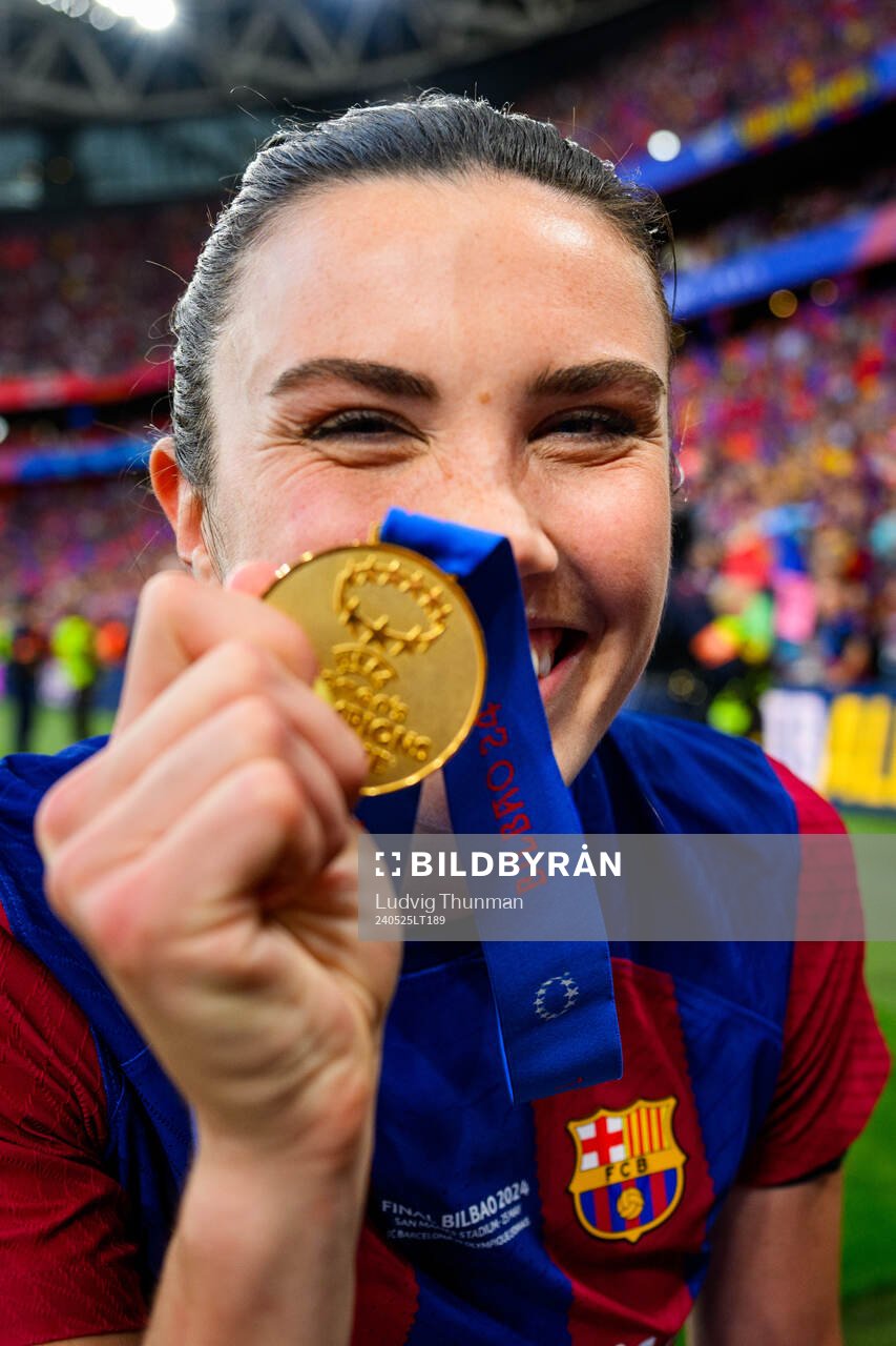 Ingrid Syrstad Engen of Barcelona celebrates with her gold