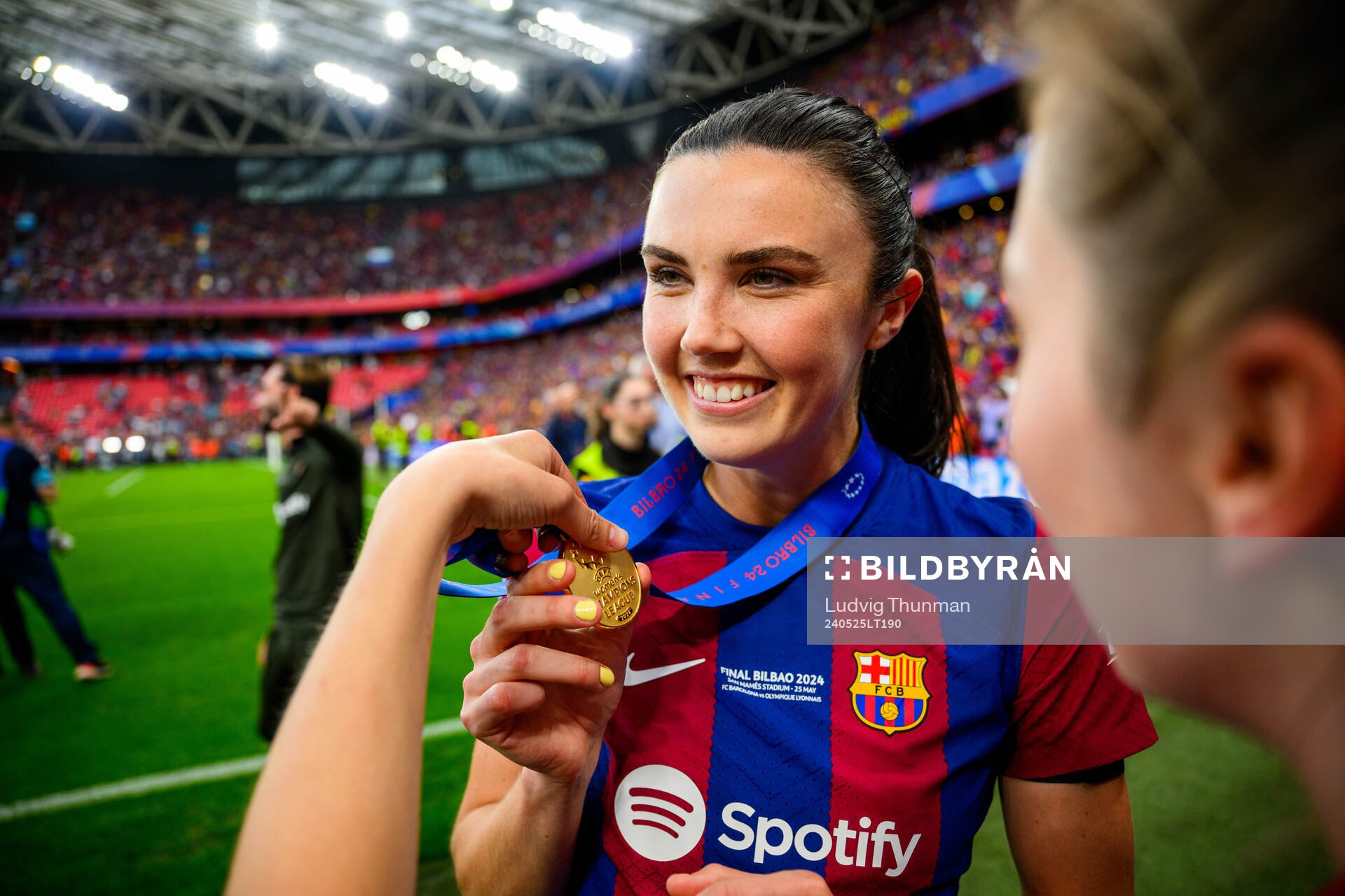 Ingrid Syrstad Engen of Barcelona celebrates with her gold
