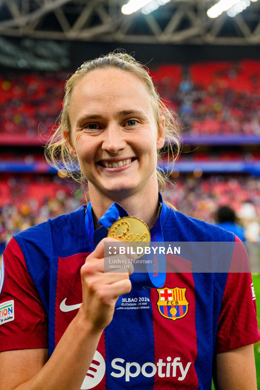 Caroline Graham Hansen of Barcelona celebrates with her