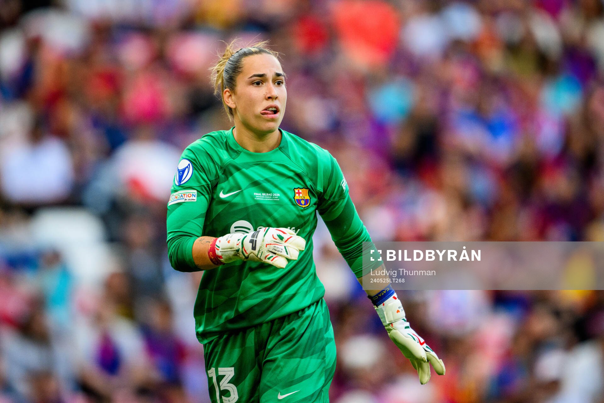 Goalkeeper Catalina Coll of Barcelona
