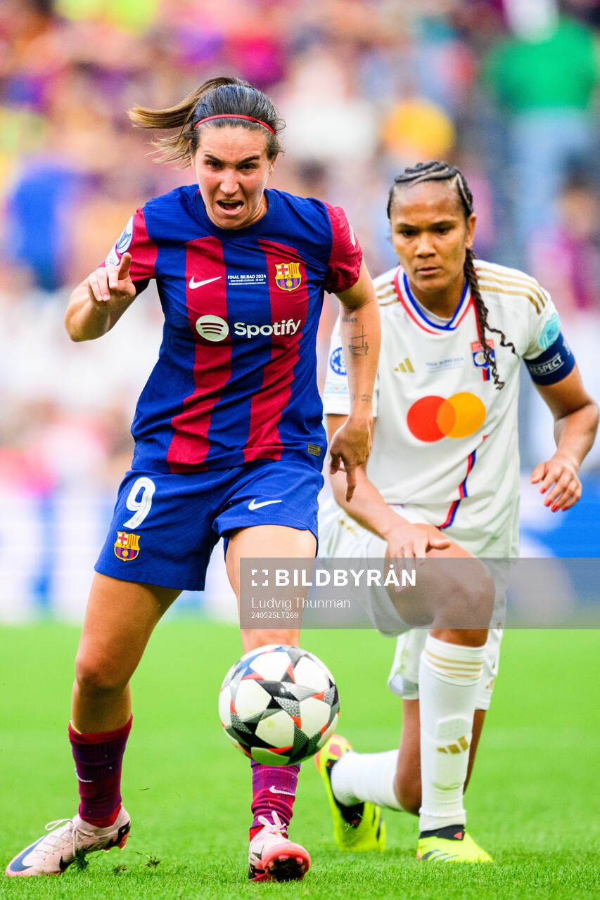 Mariona Caldentey of Barcelona and Wendie Renard of Lyon