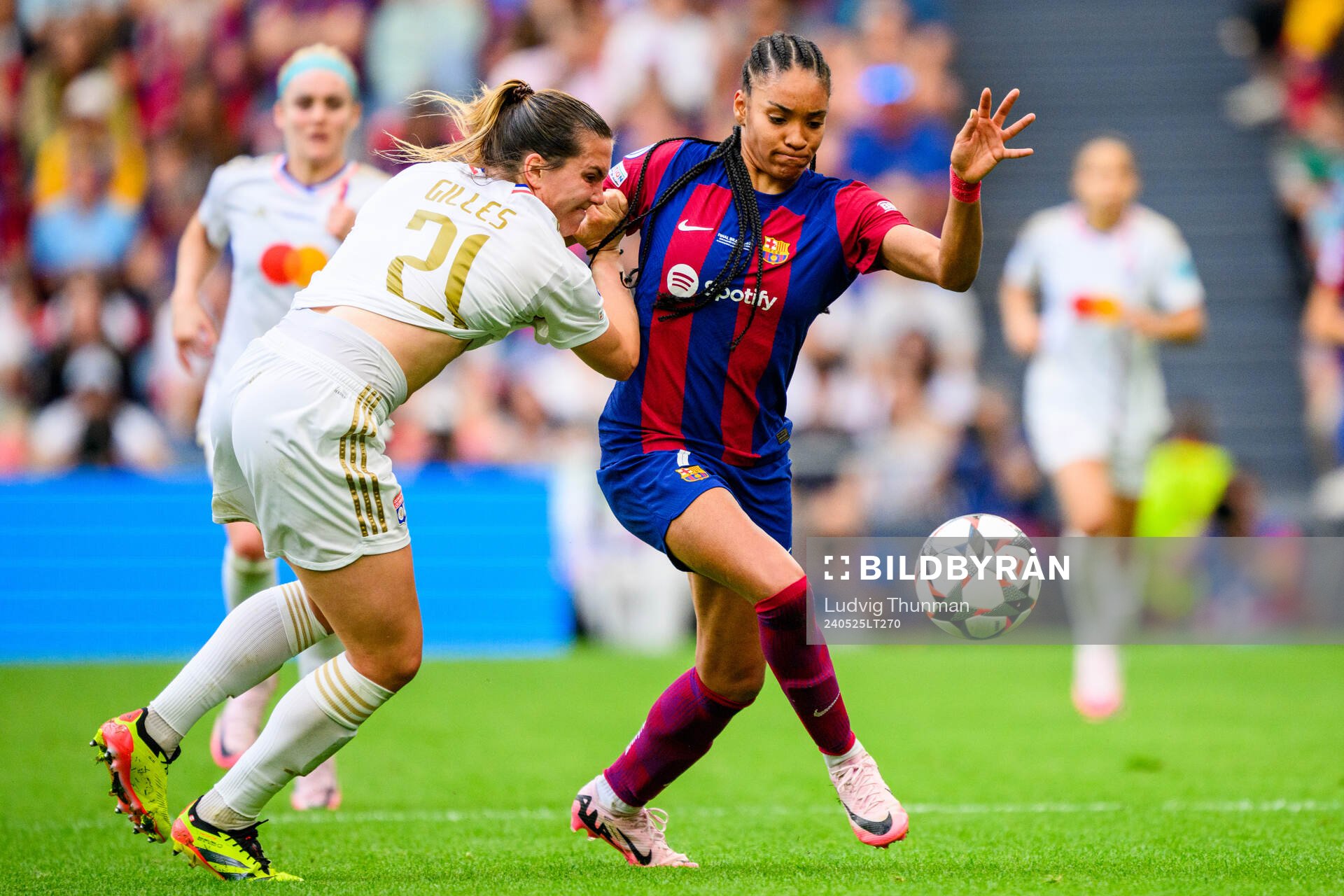 Vanessa Giles of Lyon and Salma Paralluelo of Barcelona