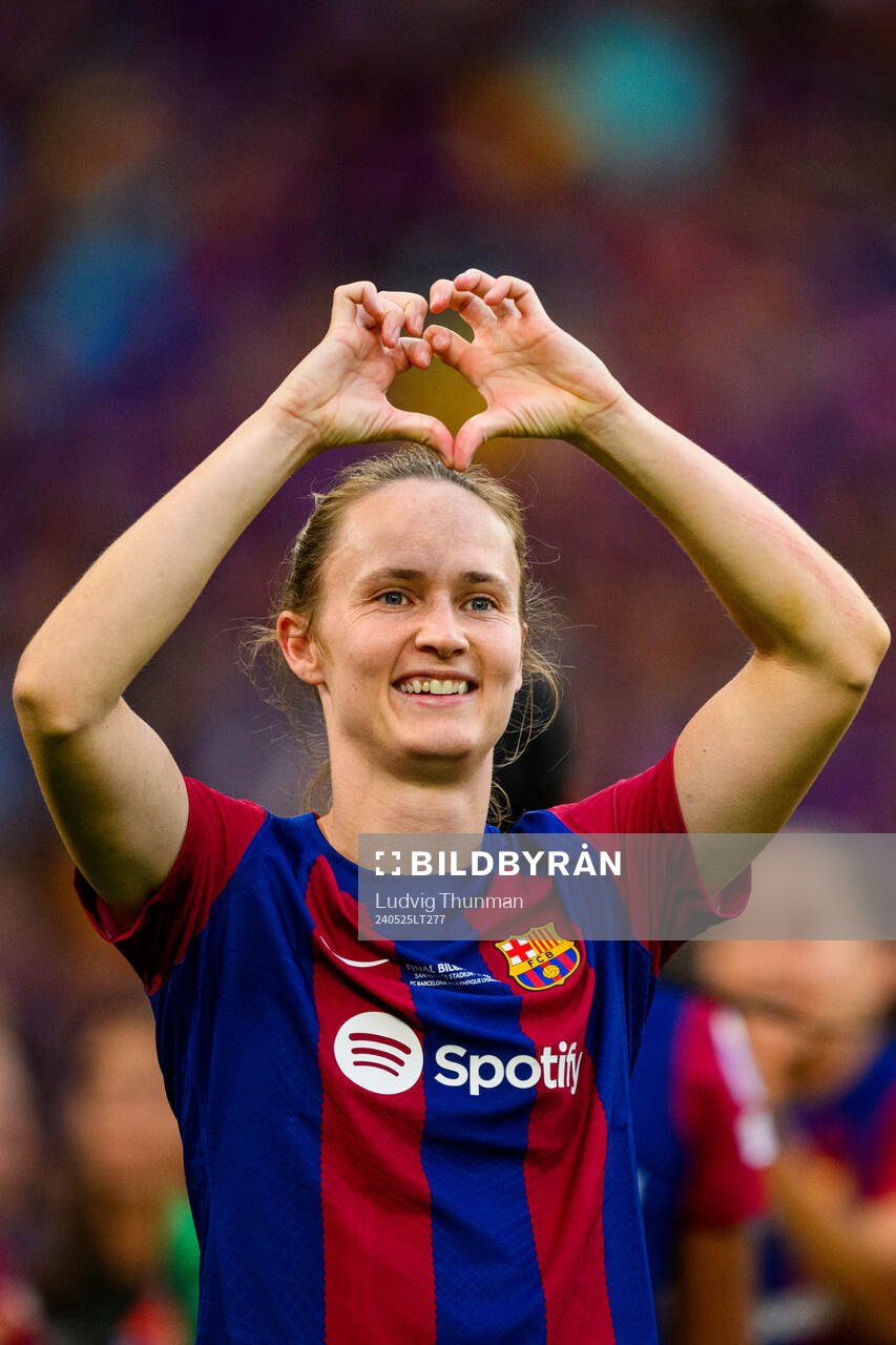Caroline Graham Hansen of Barcelona celebrates