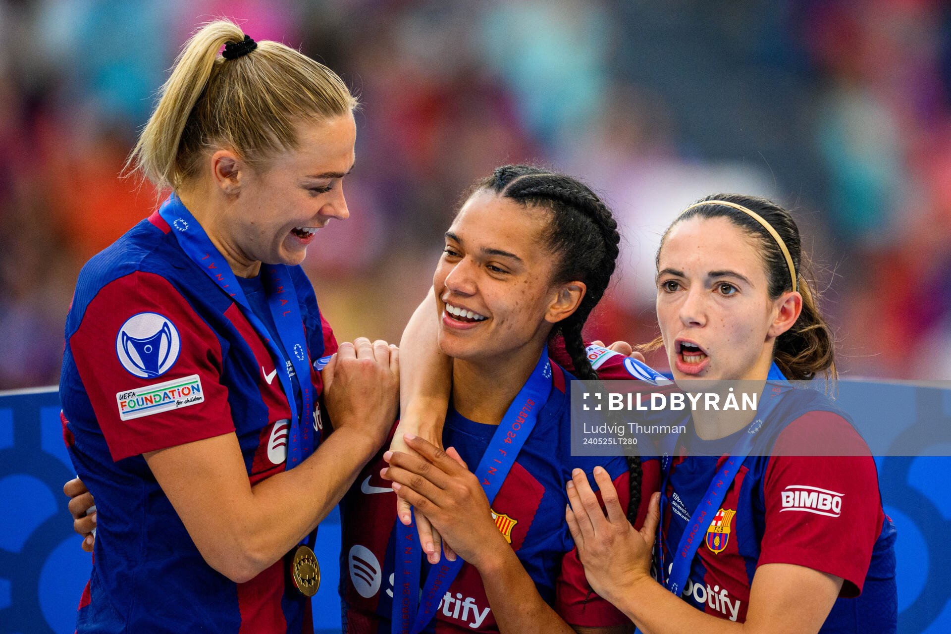 Fridolina Rolfö of Barcelona celebrates with Esmee Brugts