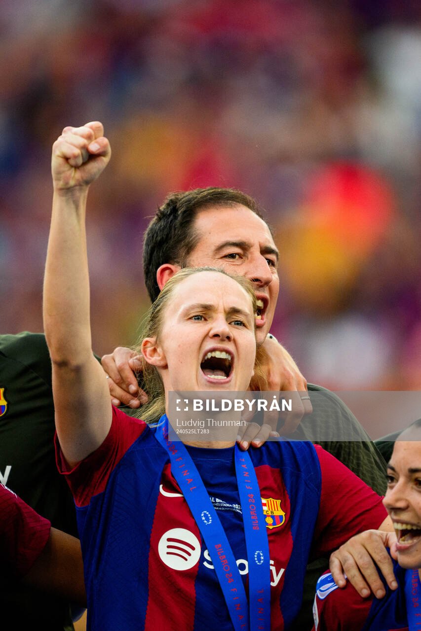 Caroline Graham Hansen of Barcelona celebrates