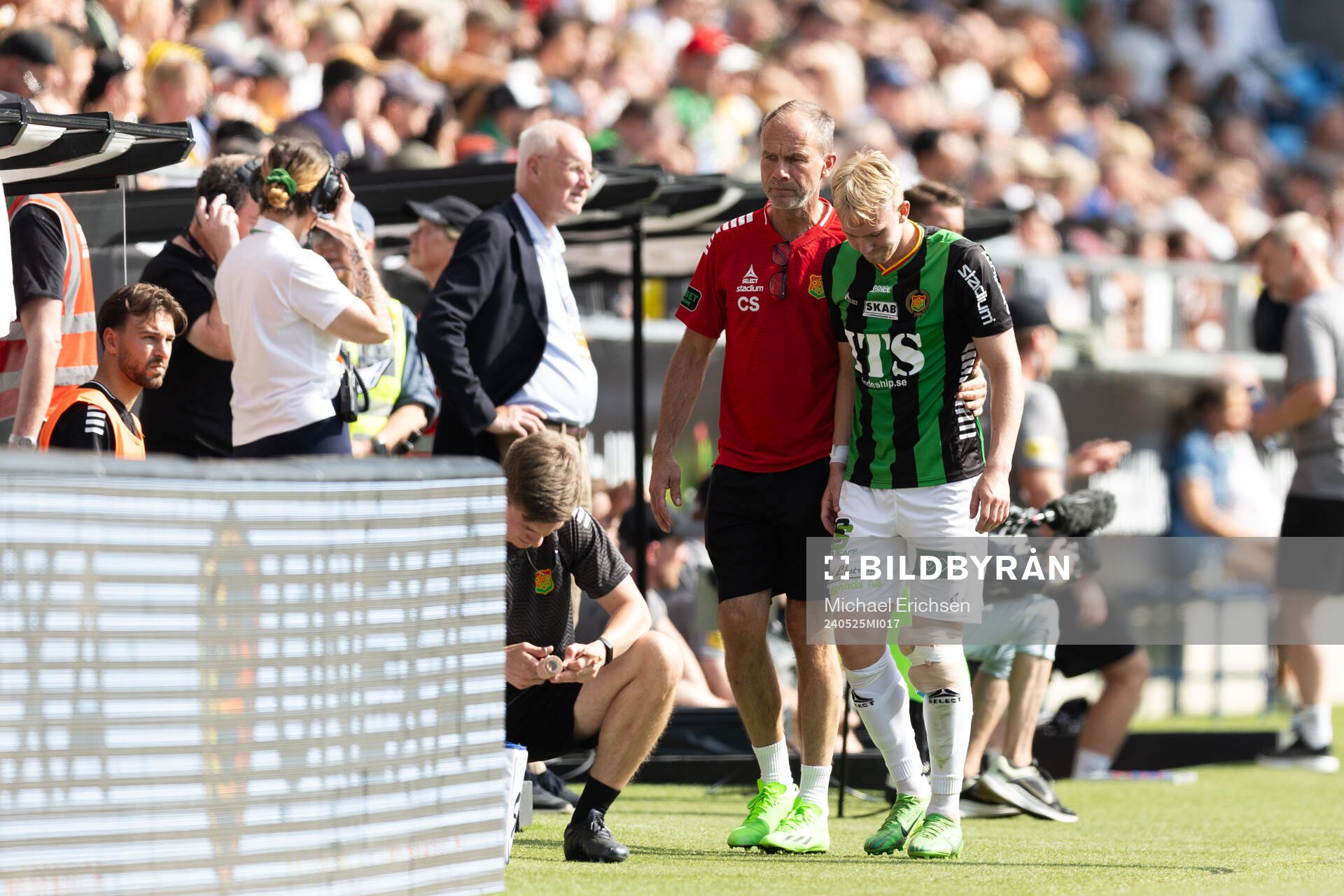 GAIS Robin Wendin Thomasson lämnar planen skadad