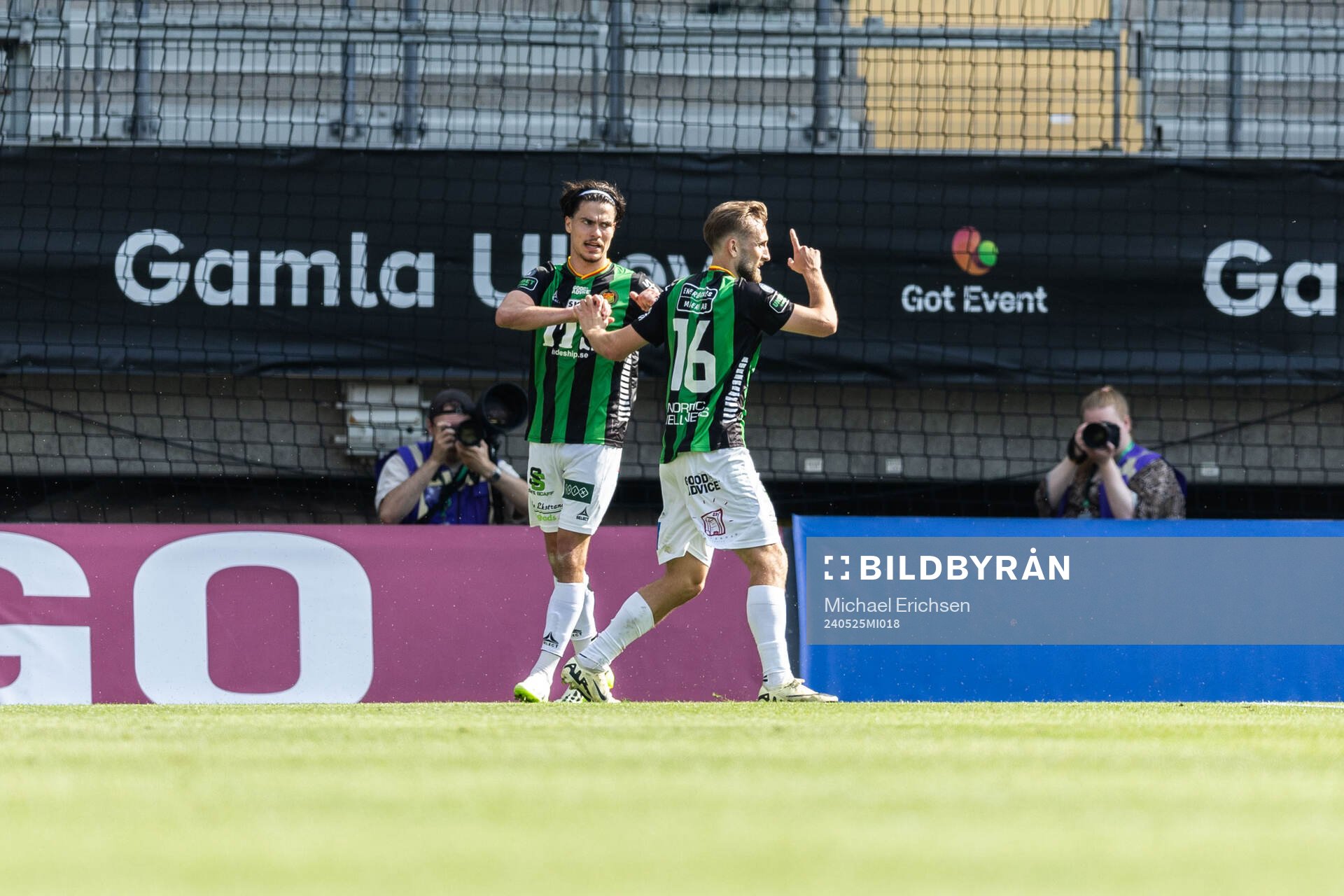 GAIS Jack Cooper-Love jublar med William Milovanovic