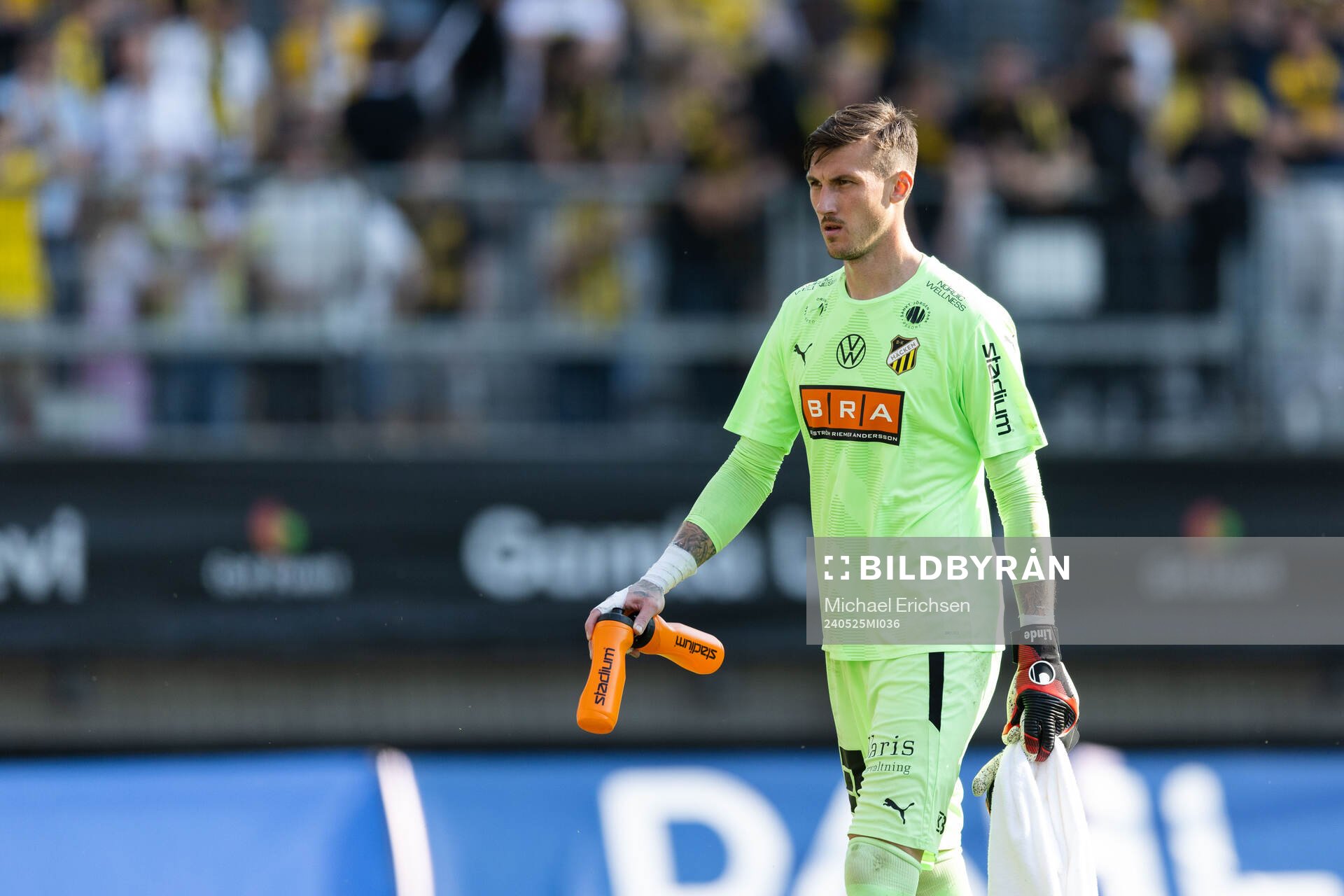 Häckens målvakt Andreas Linde deppar
