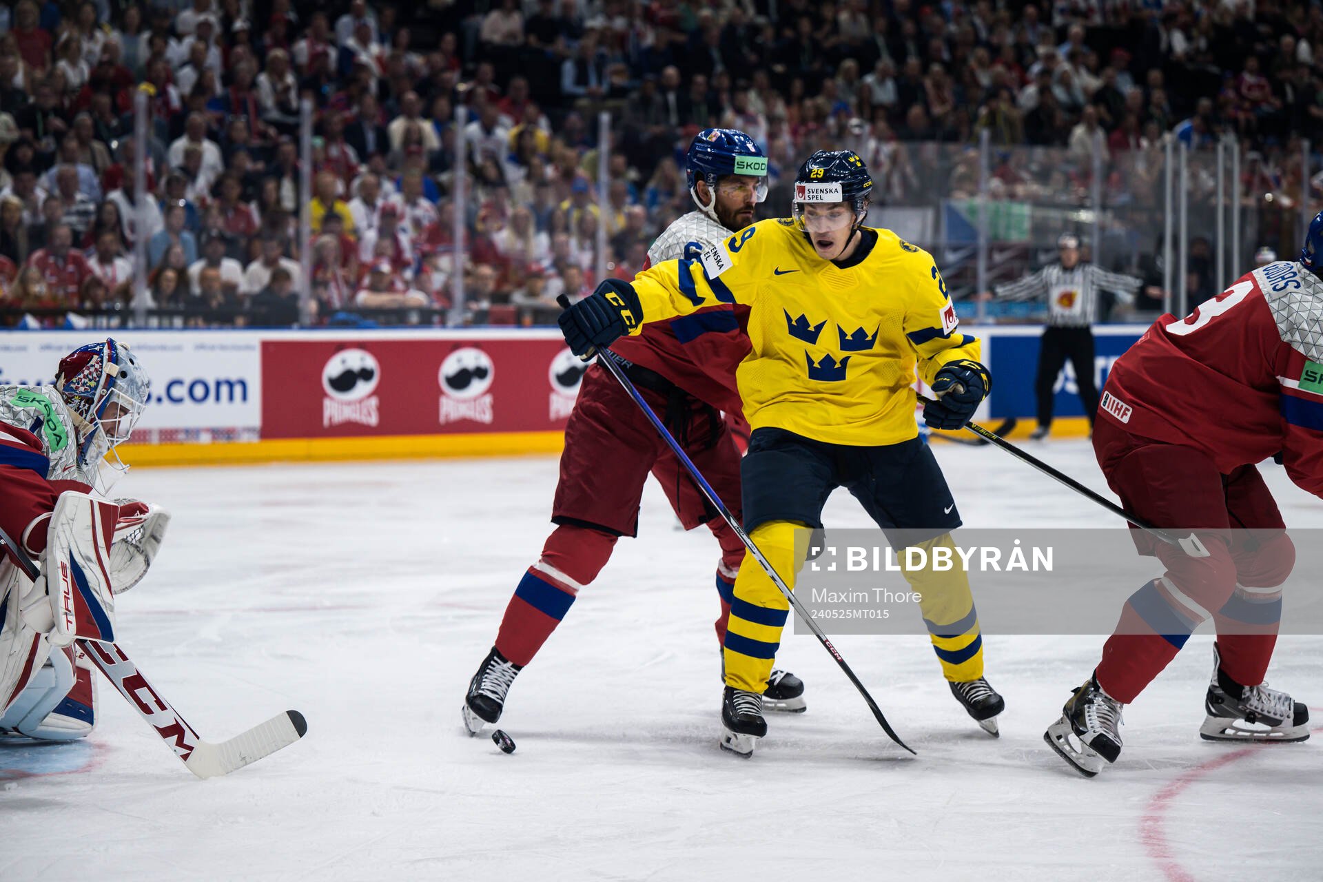 Michal Kempny of Czech Republic and Pontus Holmberg of