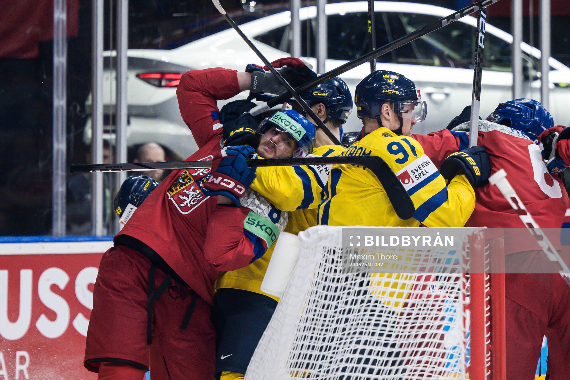 Joel Eriksson Ek of Sweden fights with Ondrej Beranek of
